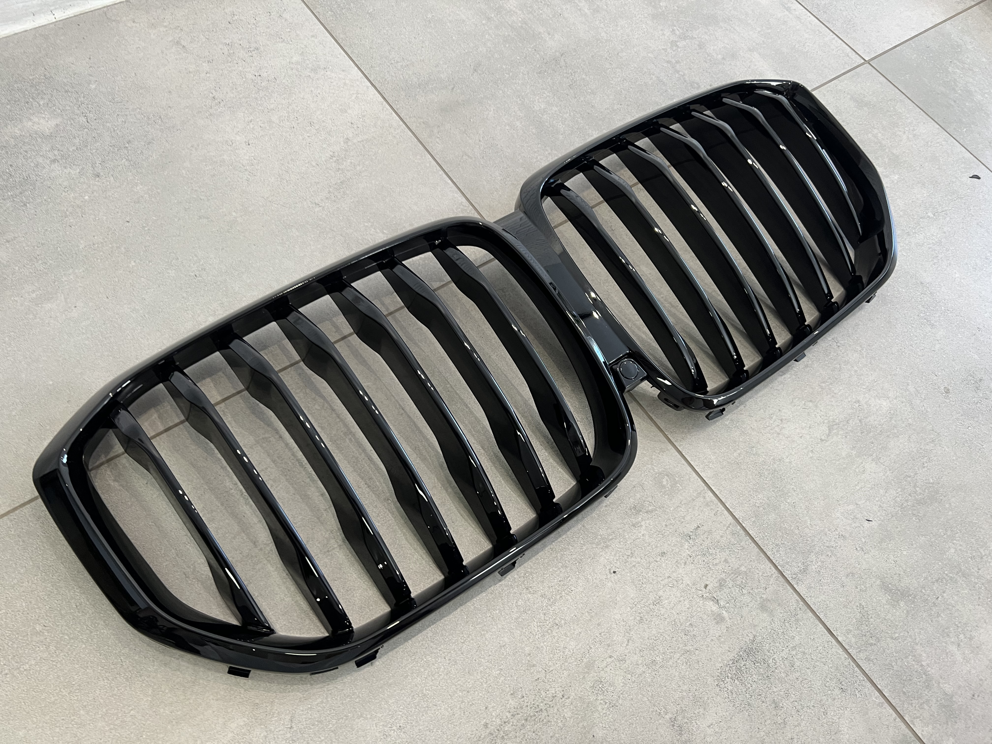 Решітка радіатора ніздрі M-Perfomance стиль BMW X5 G05 2019-2022 чорний глянець 3