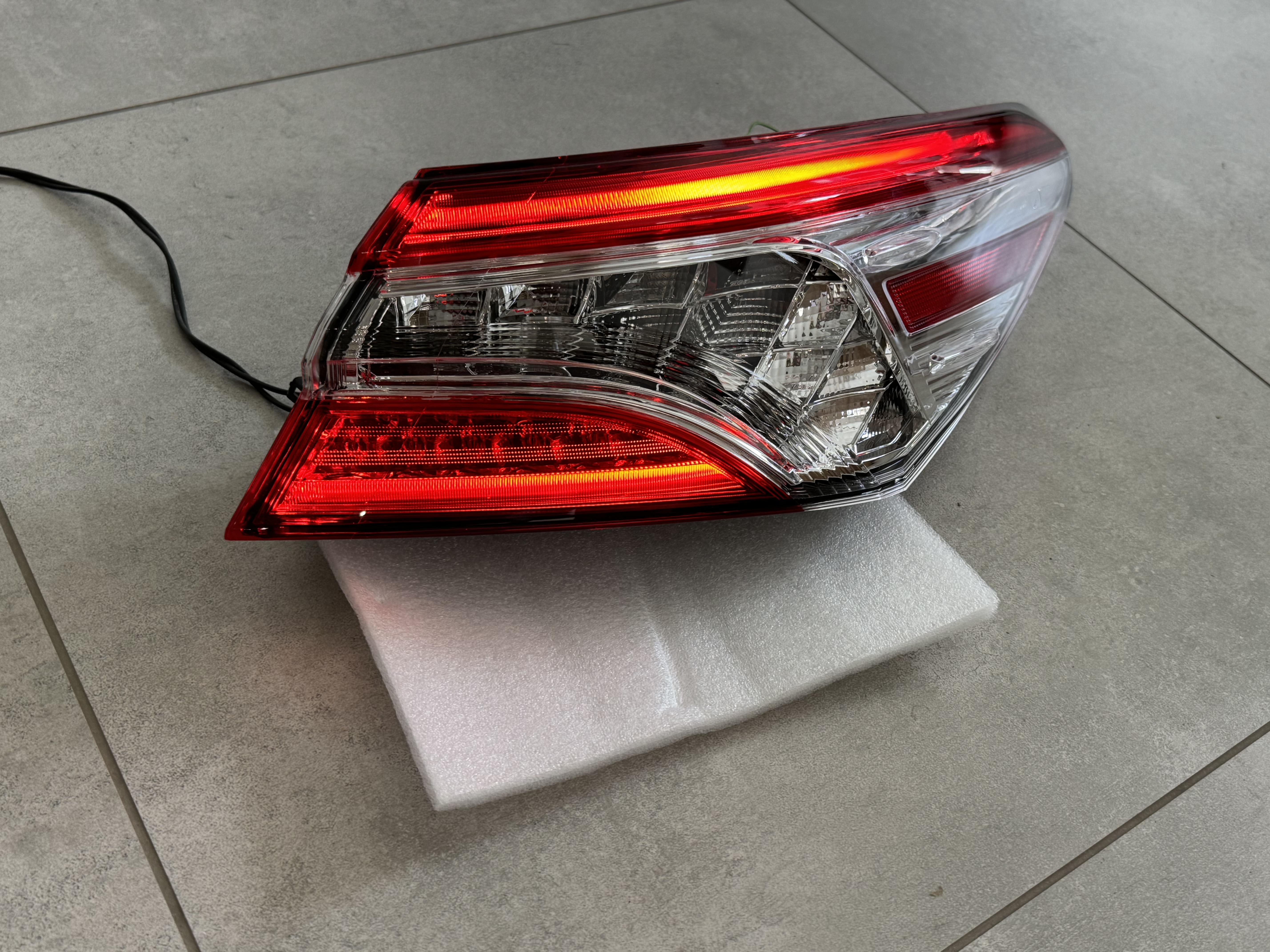 Задній ліхтар зовнішній правий FULL LED Toyota Camry 70 USA XLE XSE 2017-2020 1шт. 2
