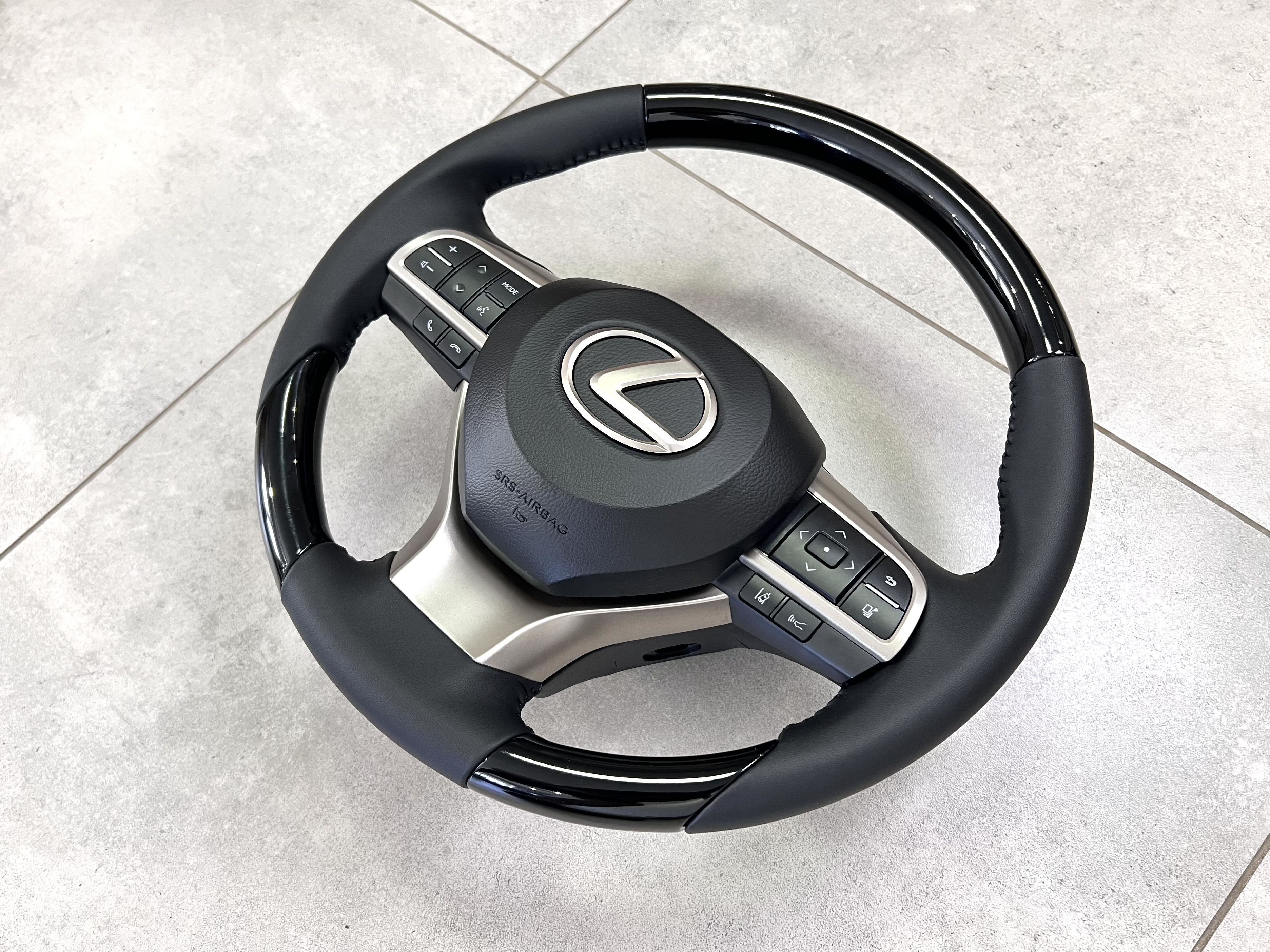 Кермо у зборі чорне PIANO BLACK Lexus LX 570 / GX 460 3