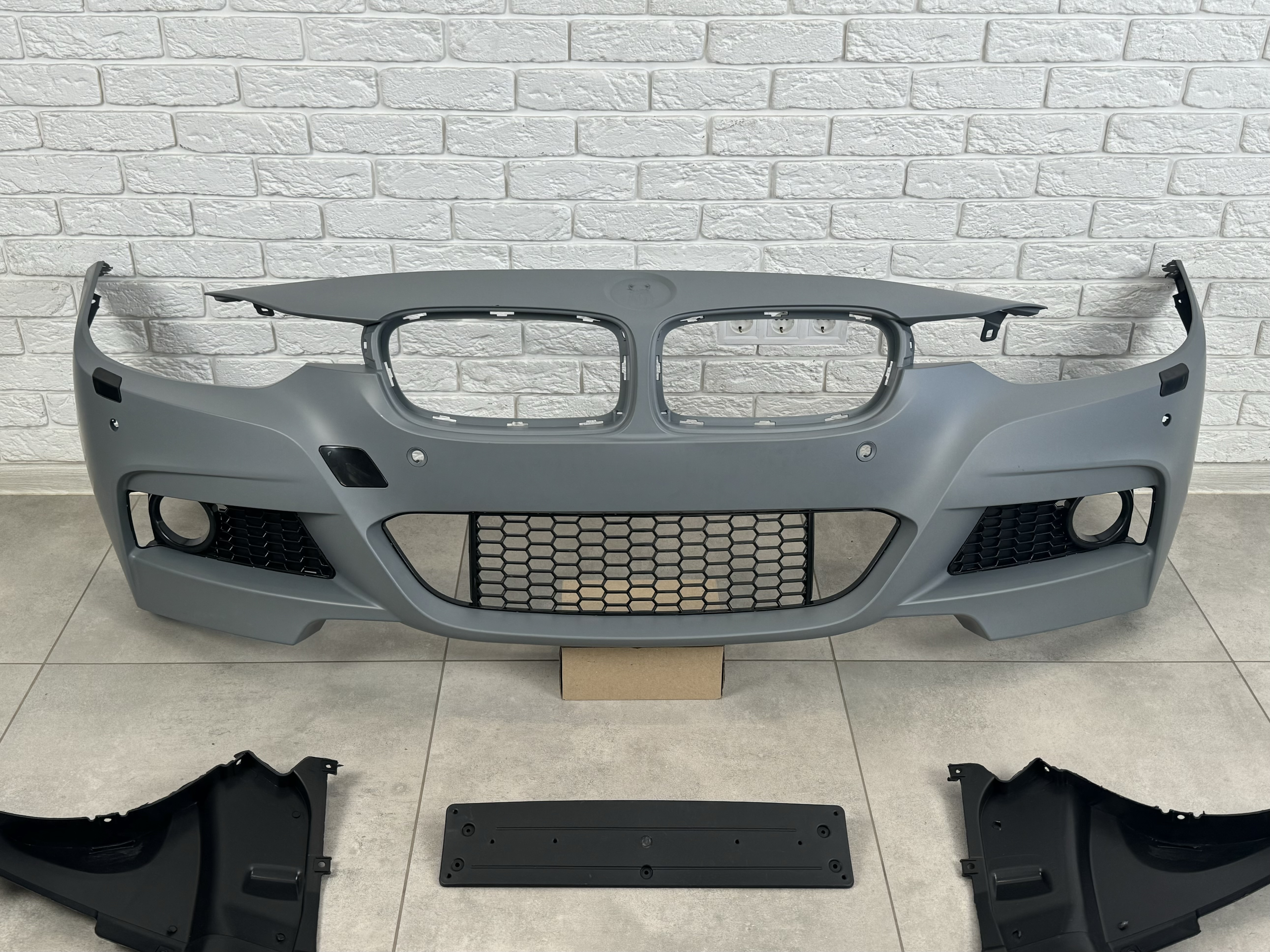 Комплект обвісу M Paket BMW 3 Series F30 2012-2018 (передній / задній бампер, пороги) ПІД ПАРКТРОННИКИ 4