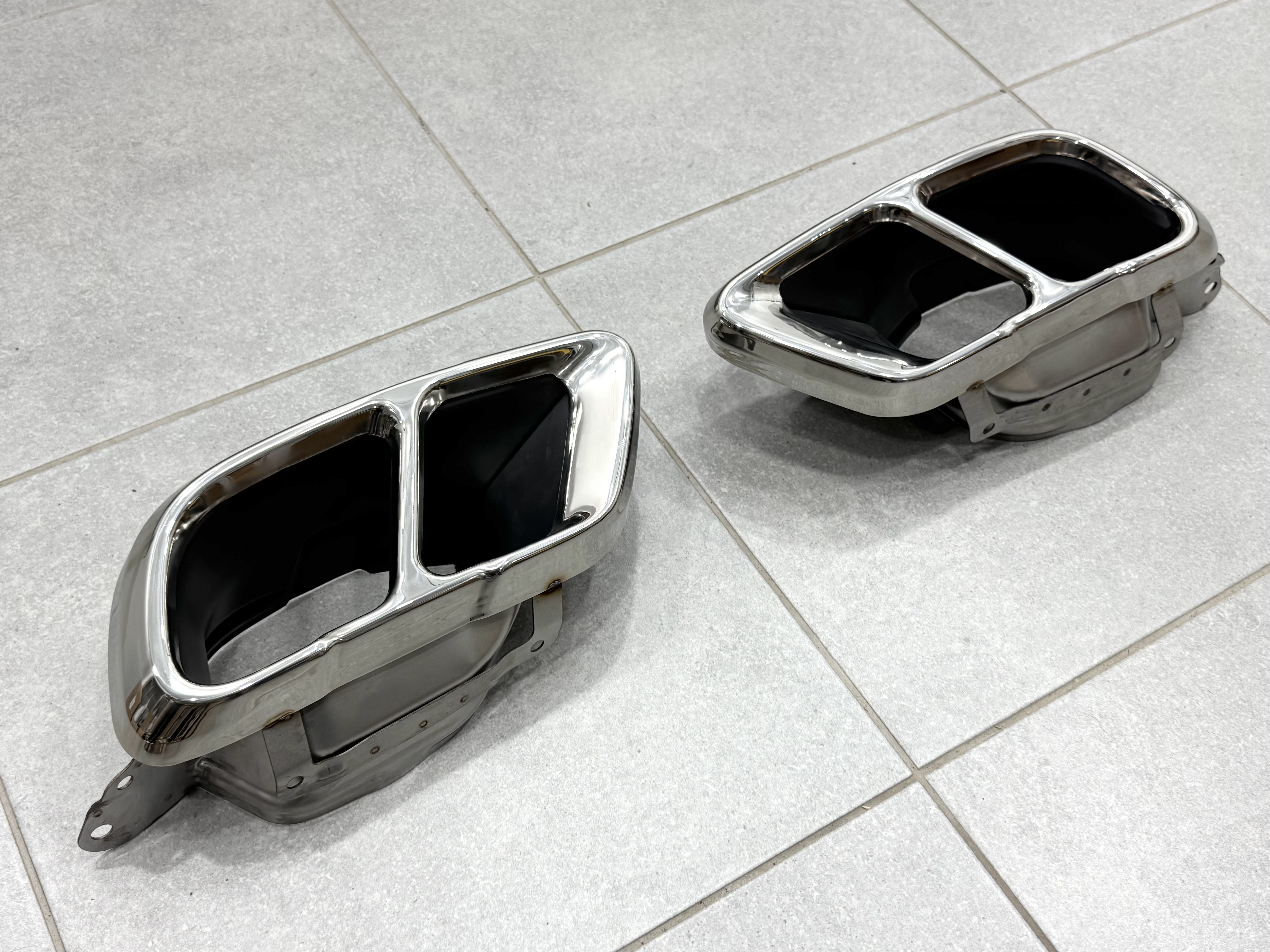 Насадки на вихлопні труби M Paket LCI для BMW X5 G05 / X6 G06 / X7 G07 хром 3