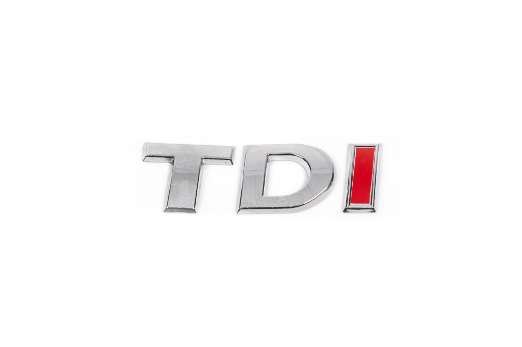 Напис Tdi (косою шрифт) T - хром, DI - червона