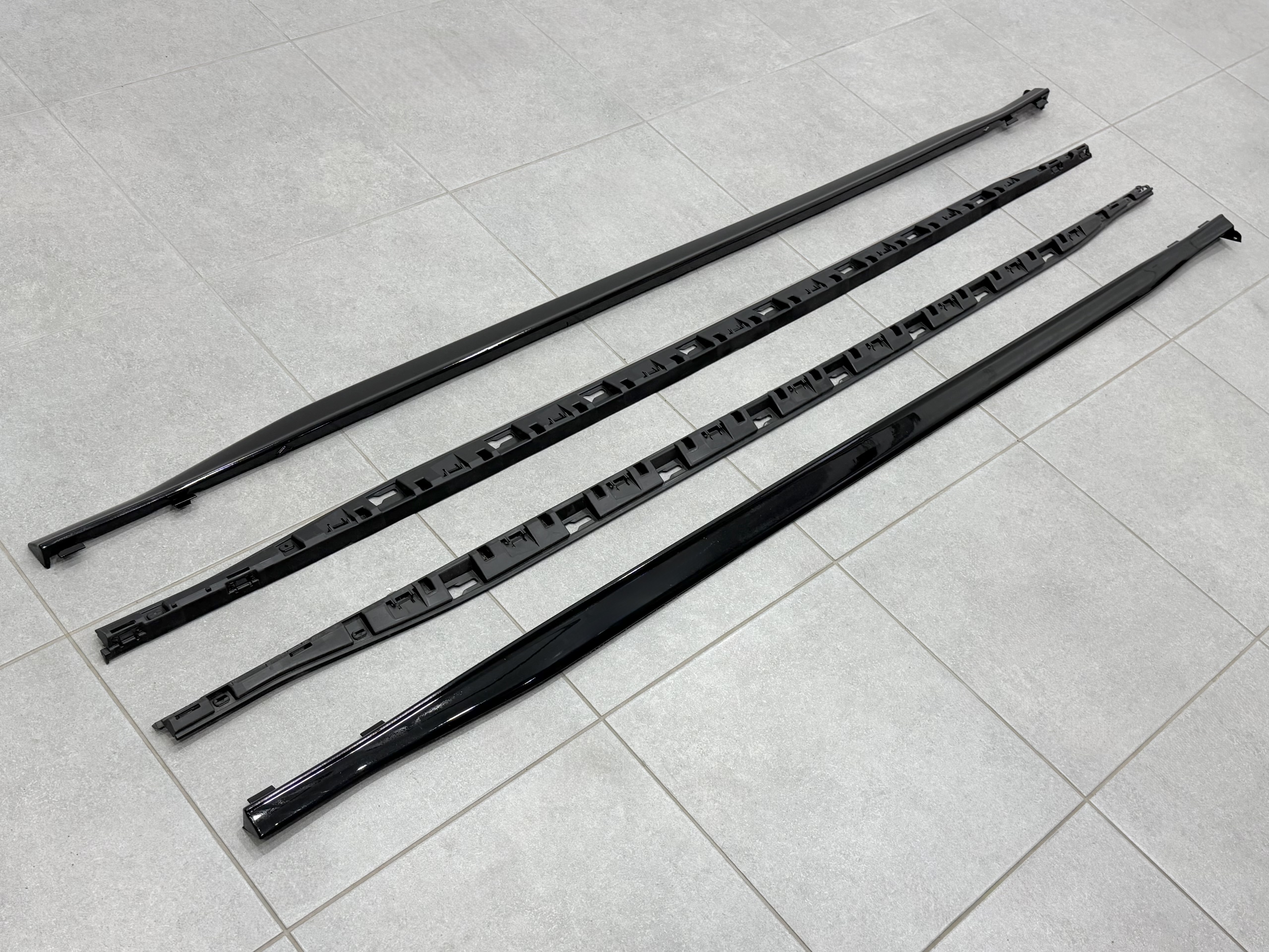 Леза на пороги R-Line для Volkswagen Golf 8 2022- 3