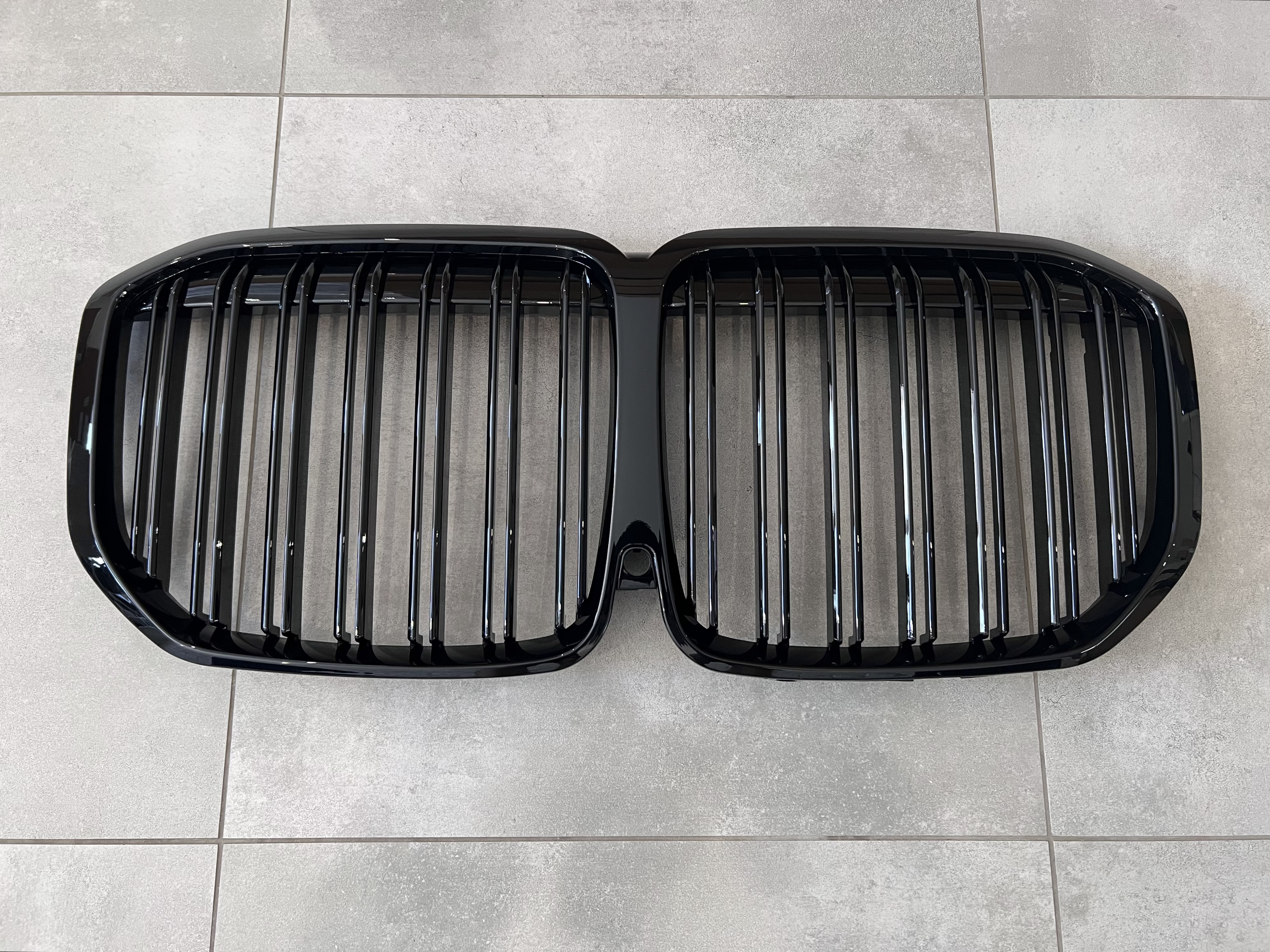 Решітка радіатора ніздрі M-Look для BMW X7 G07 2019-2022 чорний глянець 2