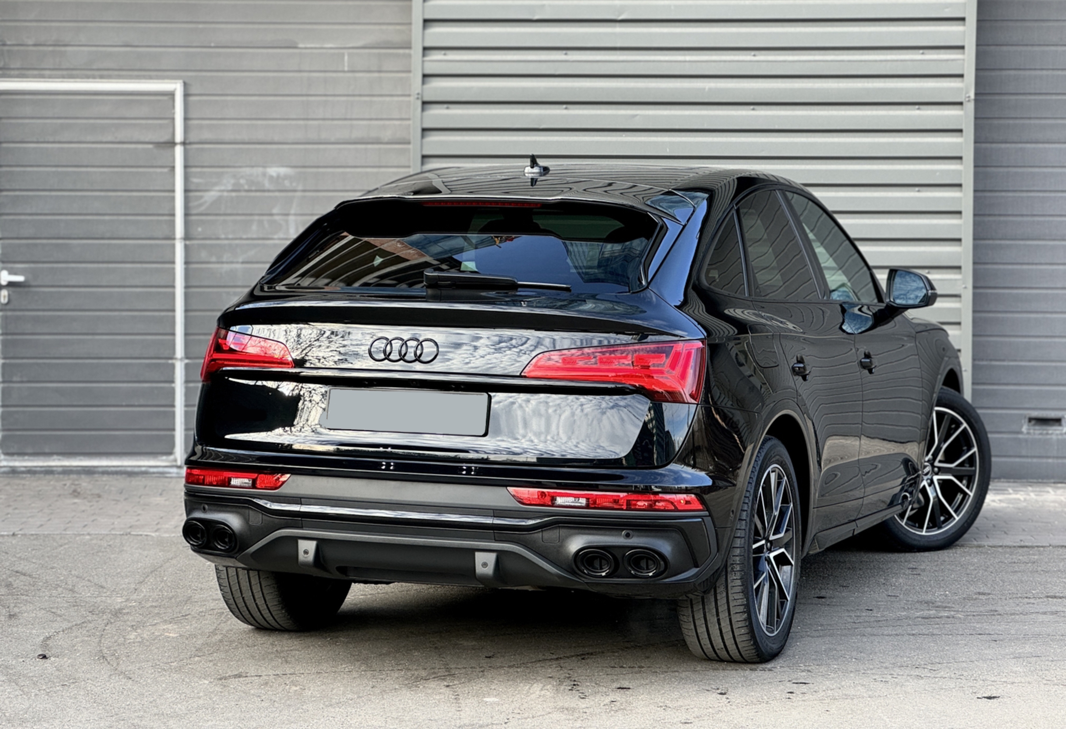 Дифузор (заднього бампера) S-Line на Audi Q5 80A 2020-2024 року 5