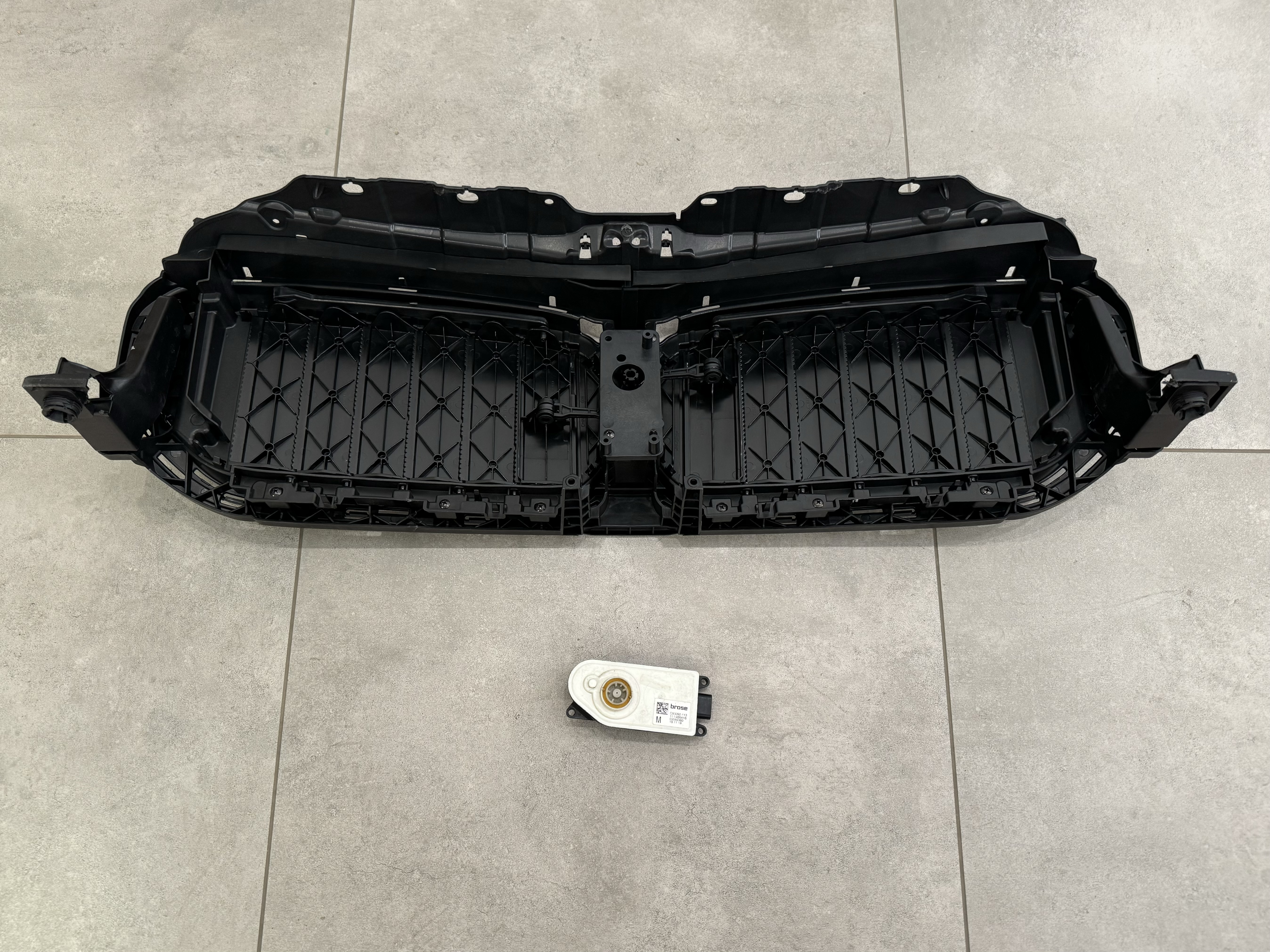 Жалюзі BMW 5 Series G30 / G31 LCI 2020+ (з моторчиком) 51119498612 2