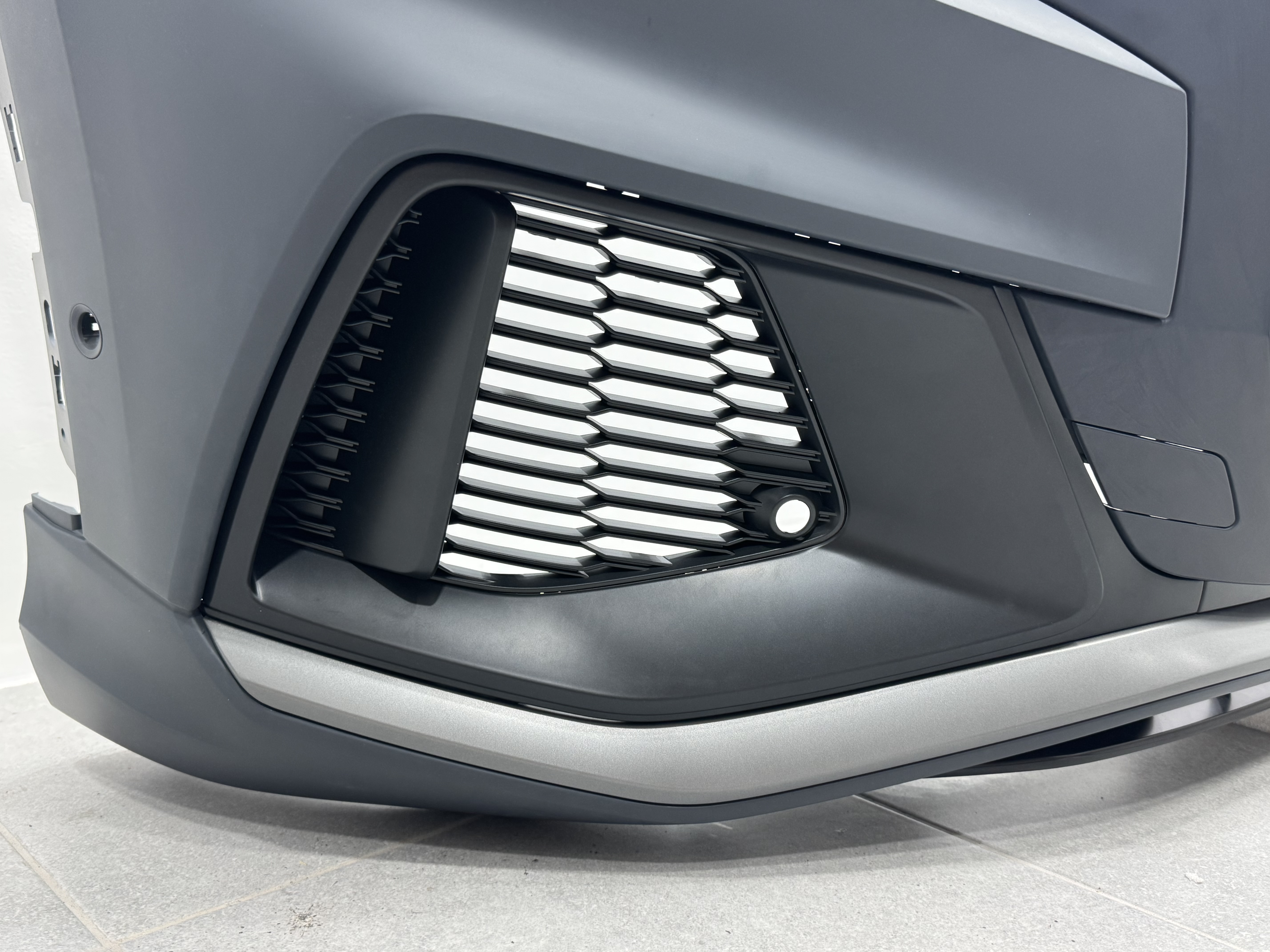 Бампер передній у зборі S-Line для Audi Q8 2018-2024 5