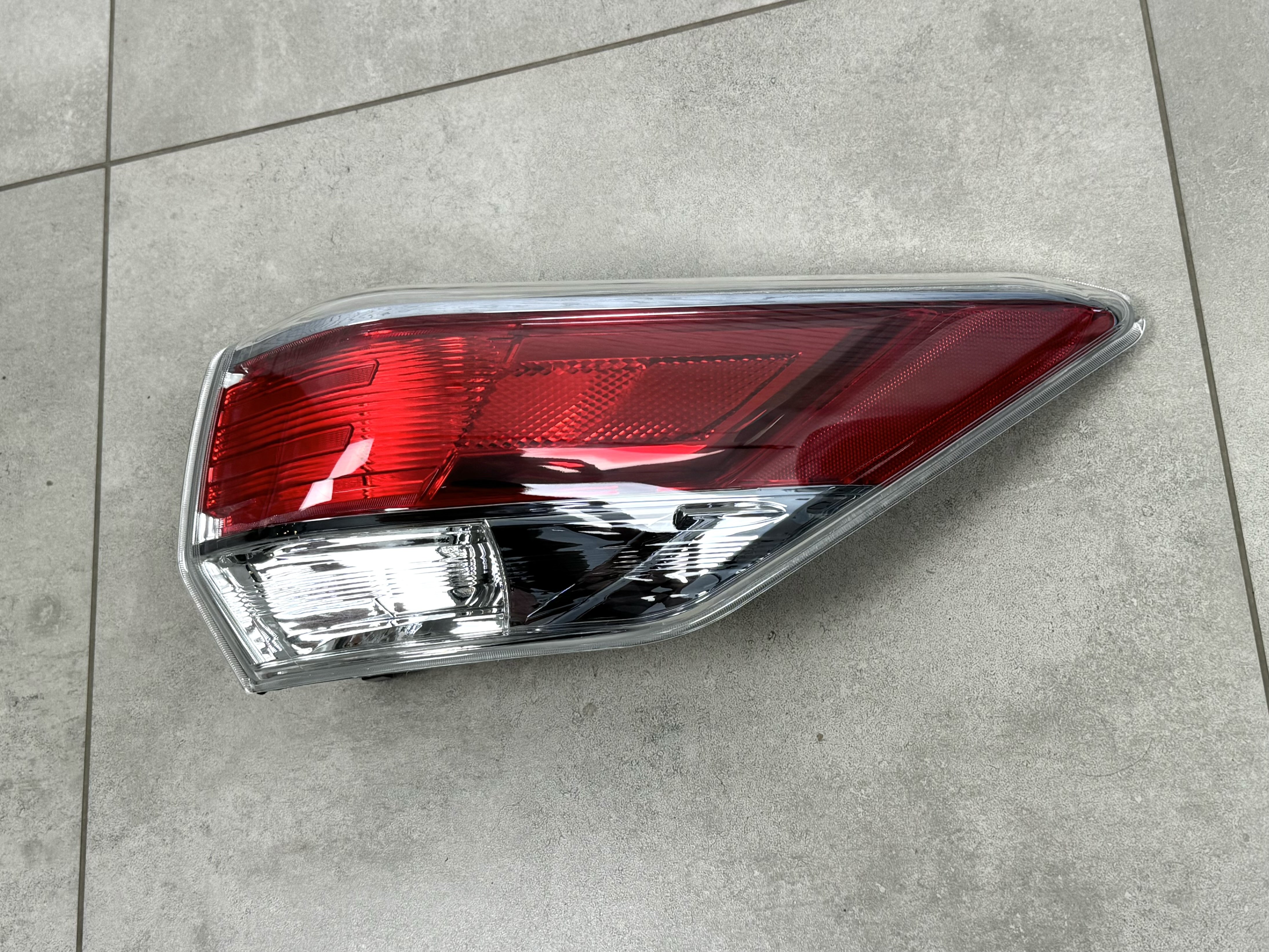 Задній ліхтар зовнішній правий Toyota Highlander 2014-2016 2