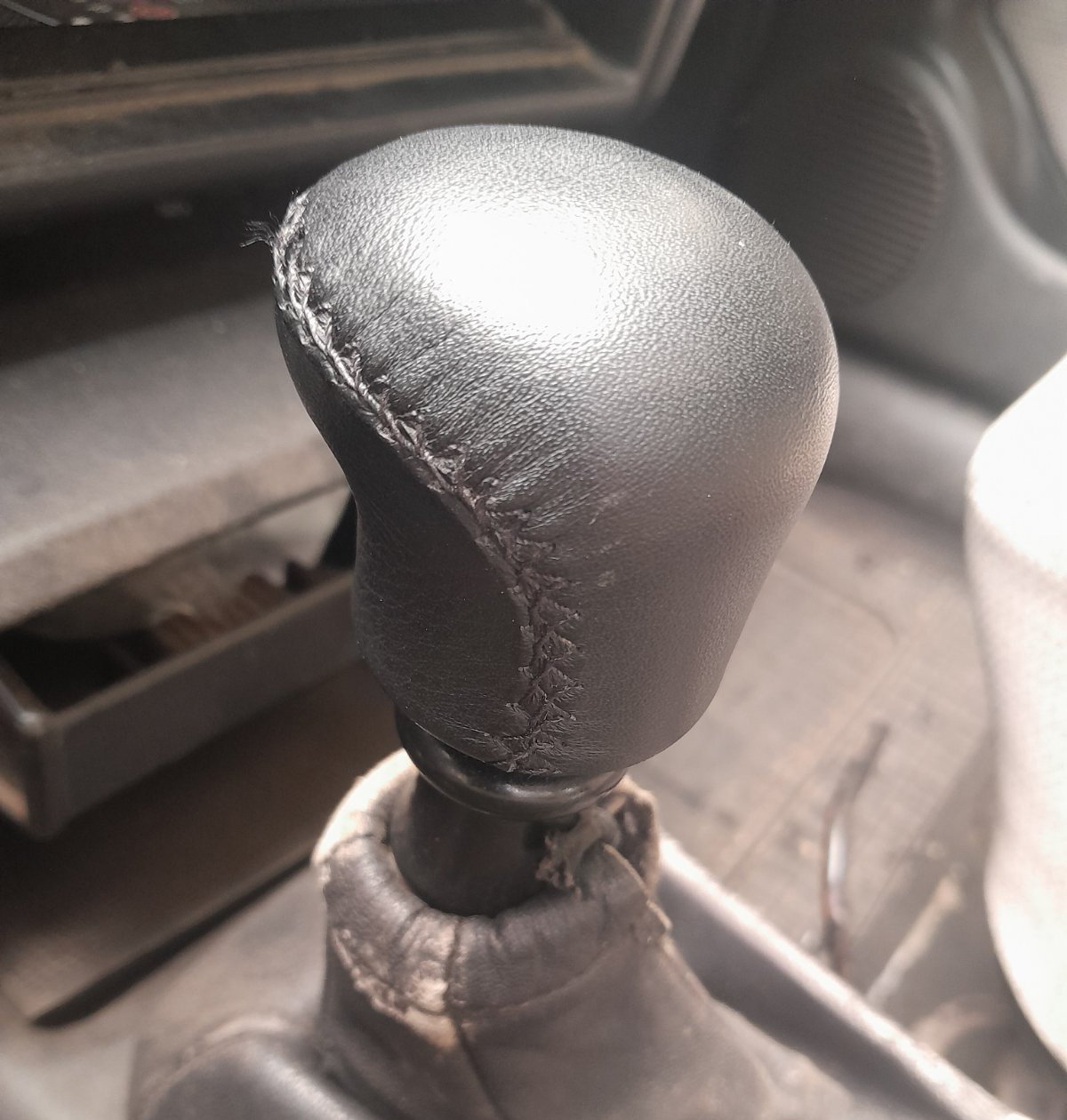 Ручка КПП без логотипу (шкіра)