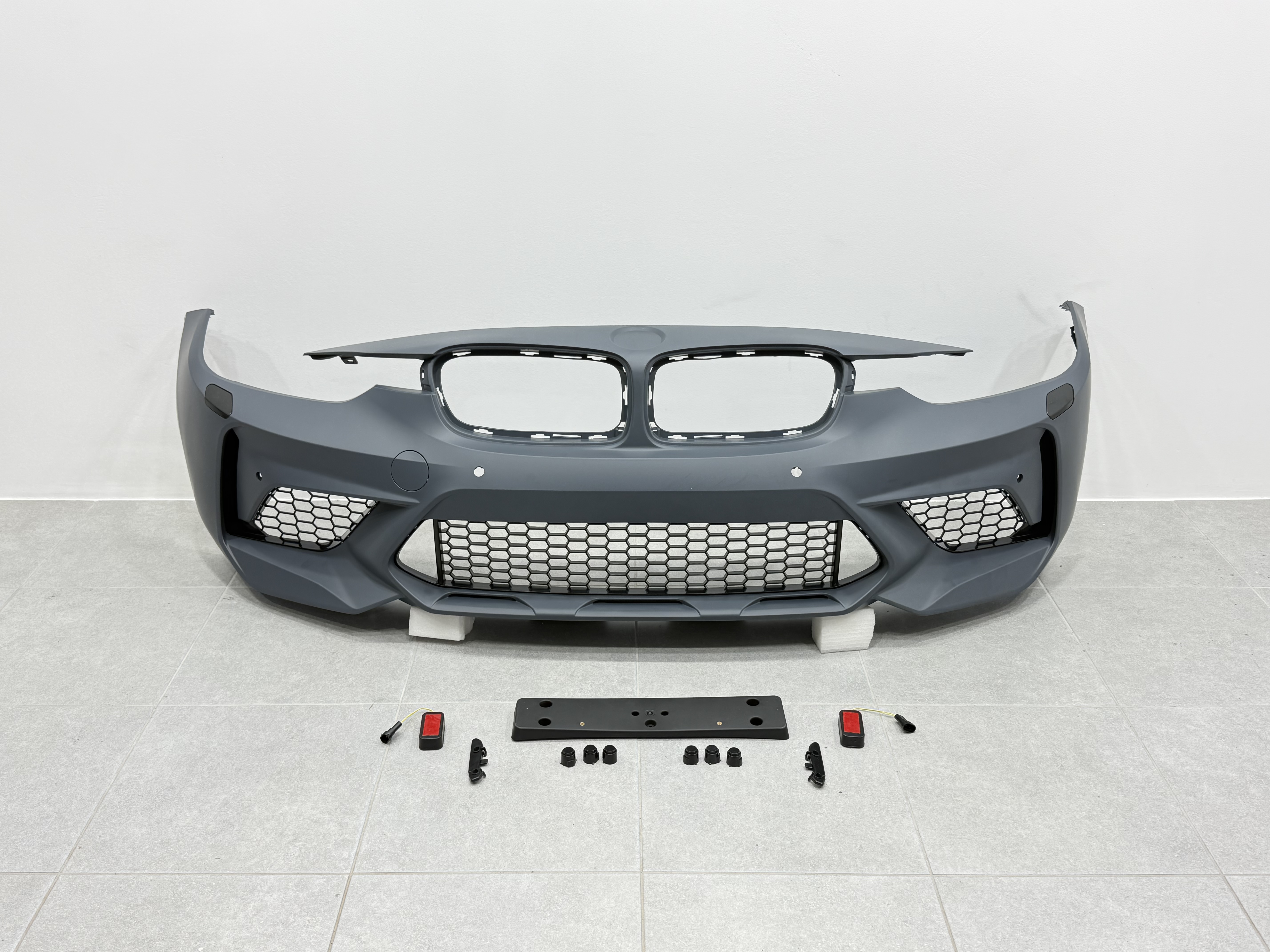 Передній бампер CS стиль BMW 3 Series F30 F31 2012-2018 2