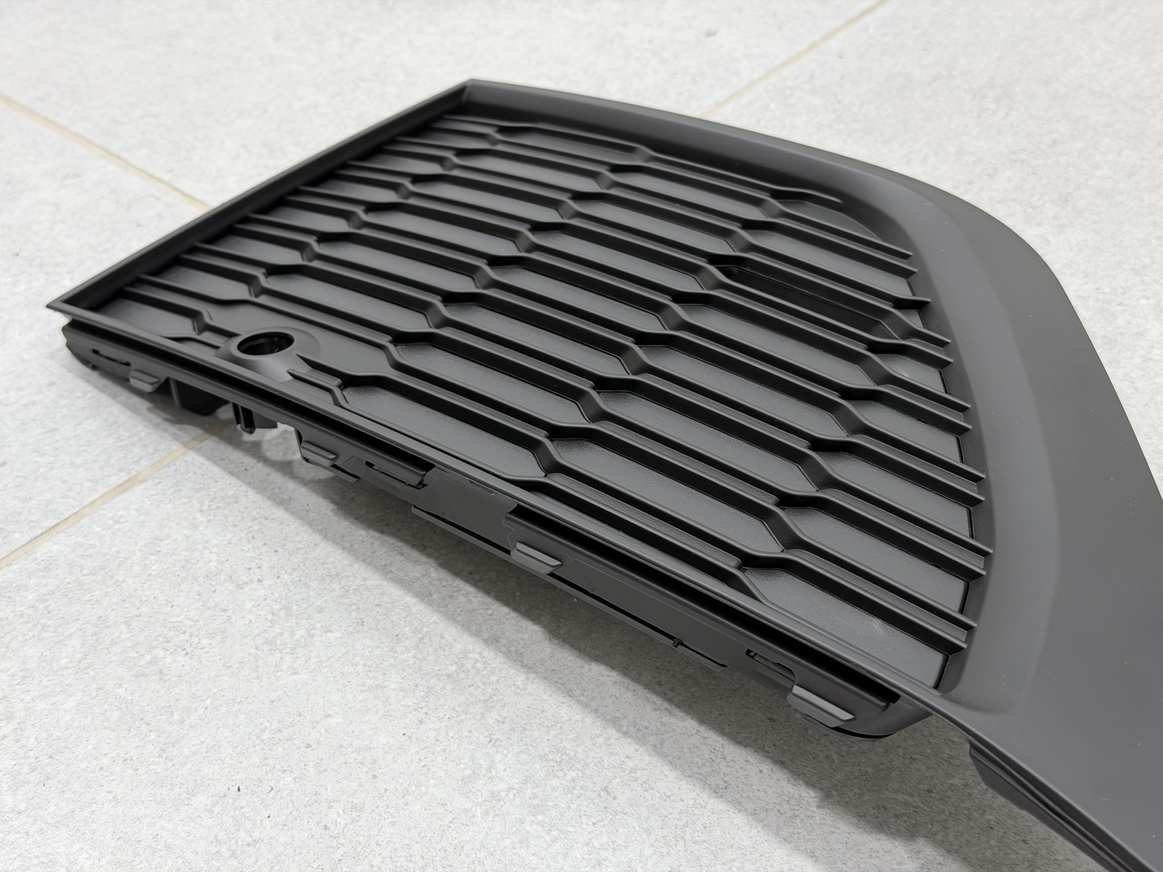Решітка бампера права 4M0890682B S-Line BLACK для Audi Q7 2020-2024 5