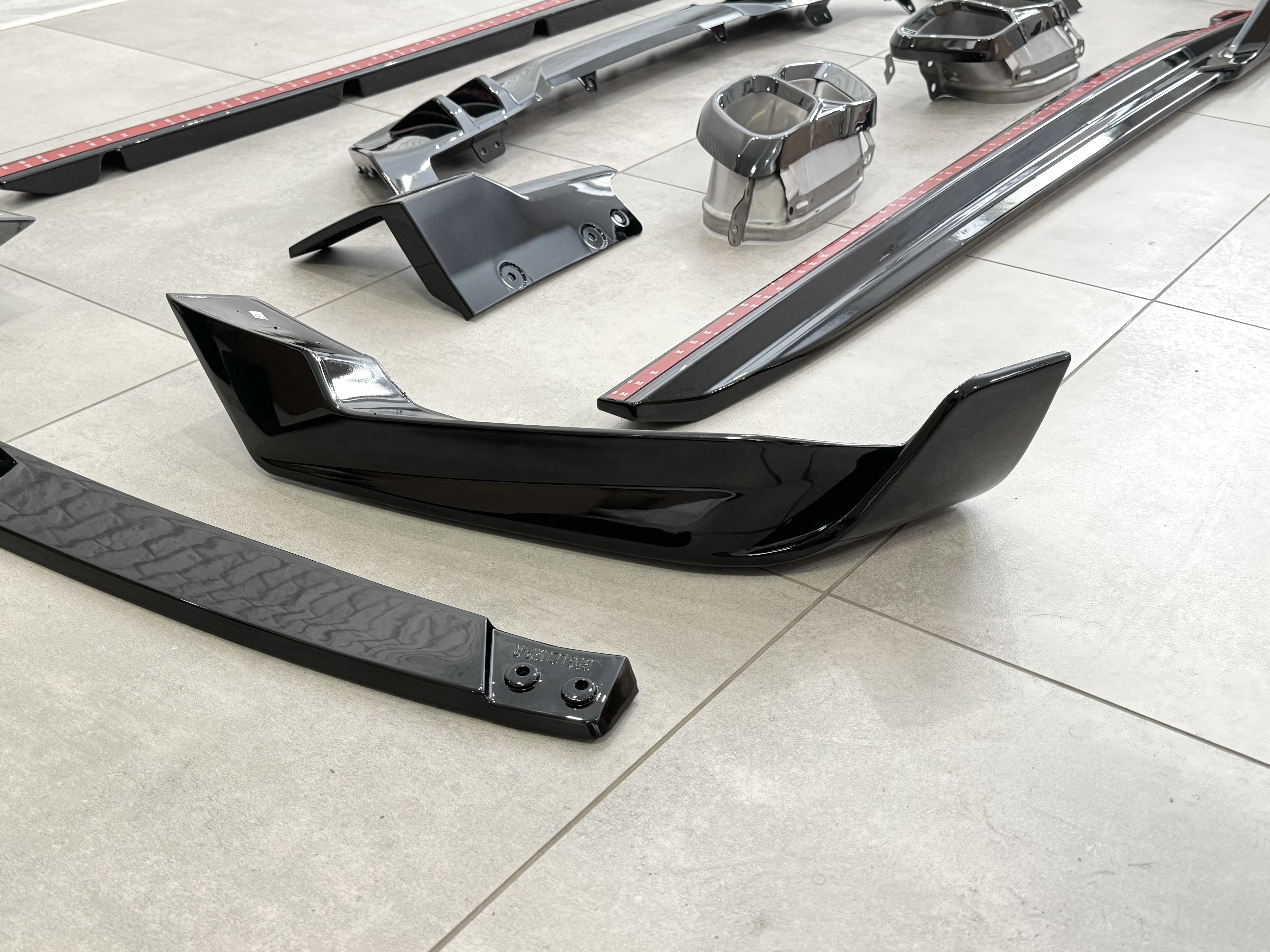Комплект обвісу M paket LCI Paradigm Black Knight для BMW X5 G05 2023+, колір чорний глянець 4