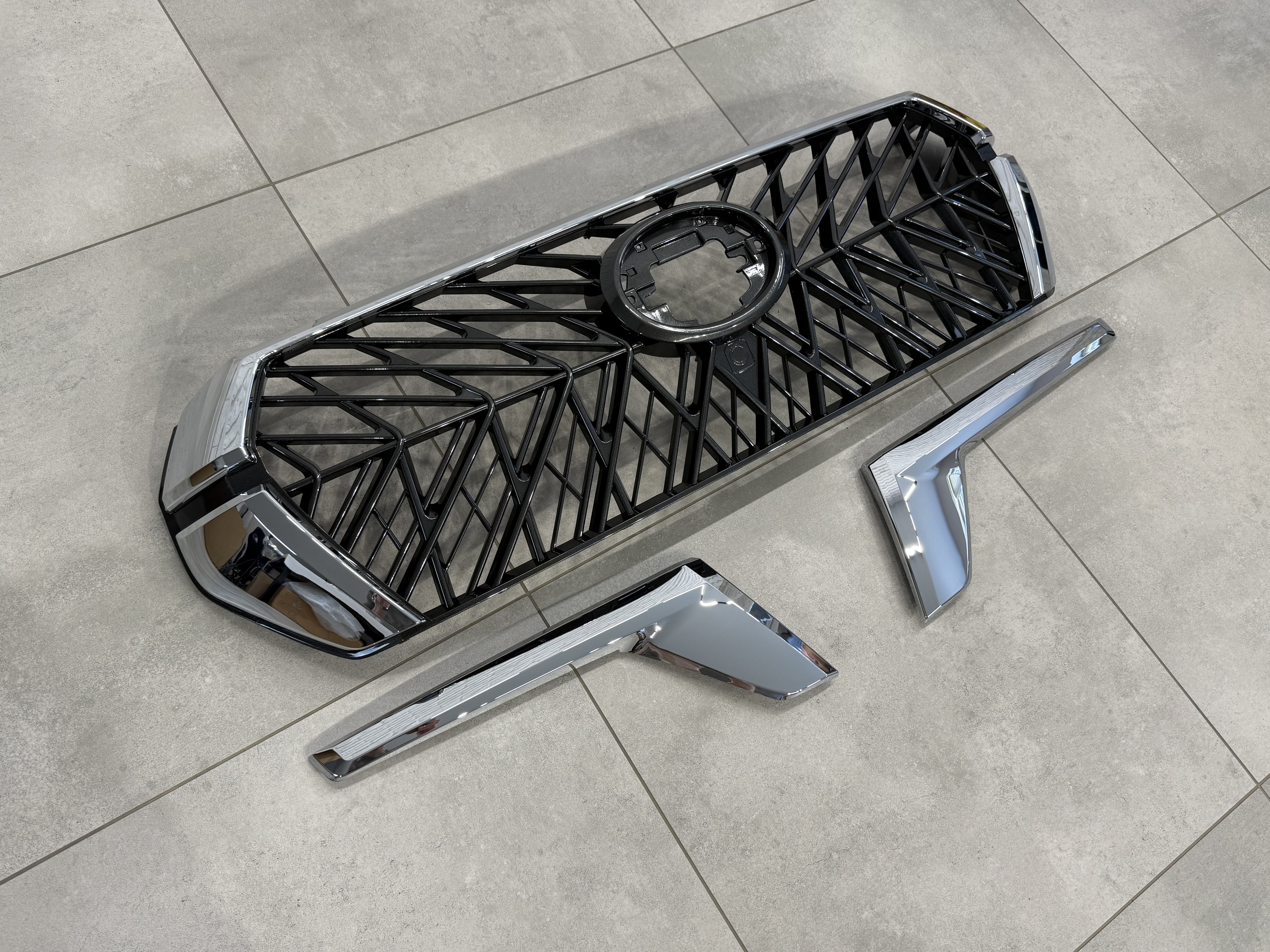 Решітка радіатора TRD Toyota Land Cruiser 200 2015-2021 3
