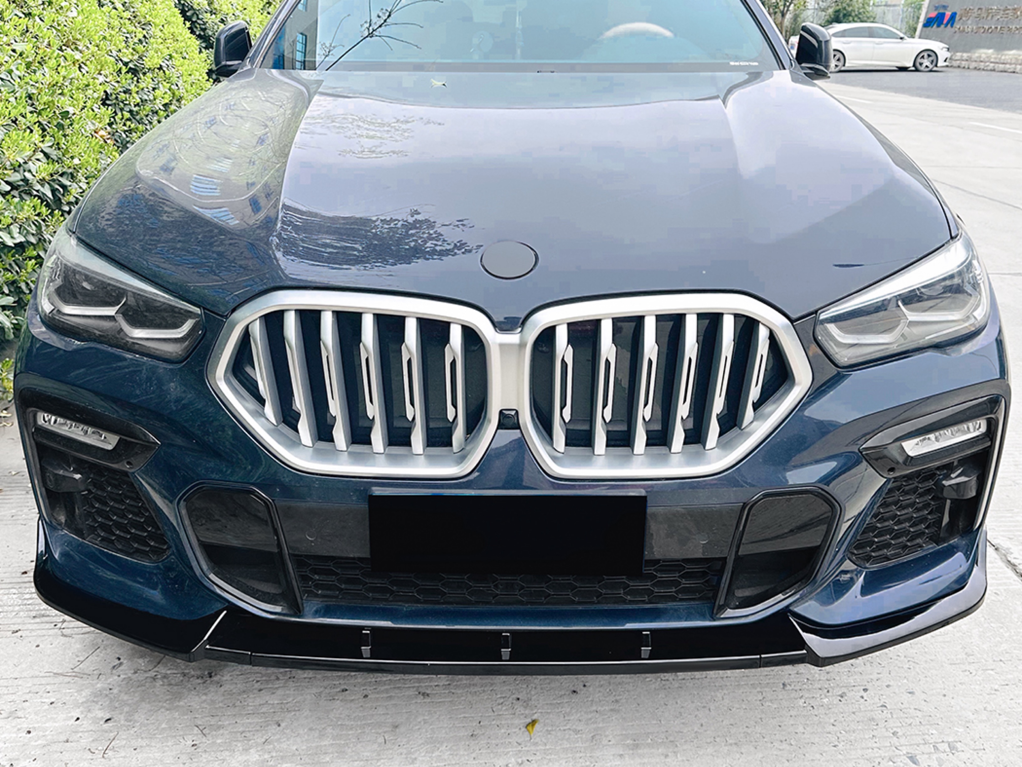 Спідниця переднього бампера M-Perfomance для BMW X6 G06 2019-2022 ABS пластик, чорний глянець 3