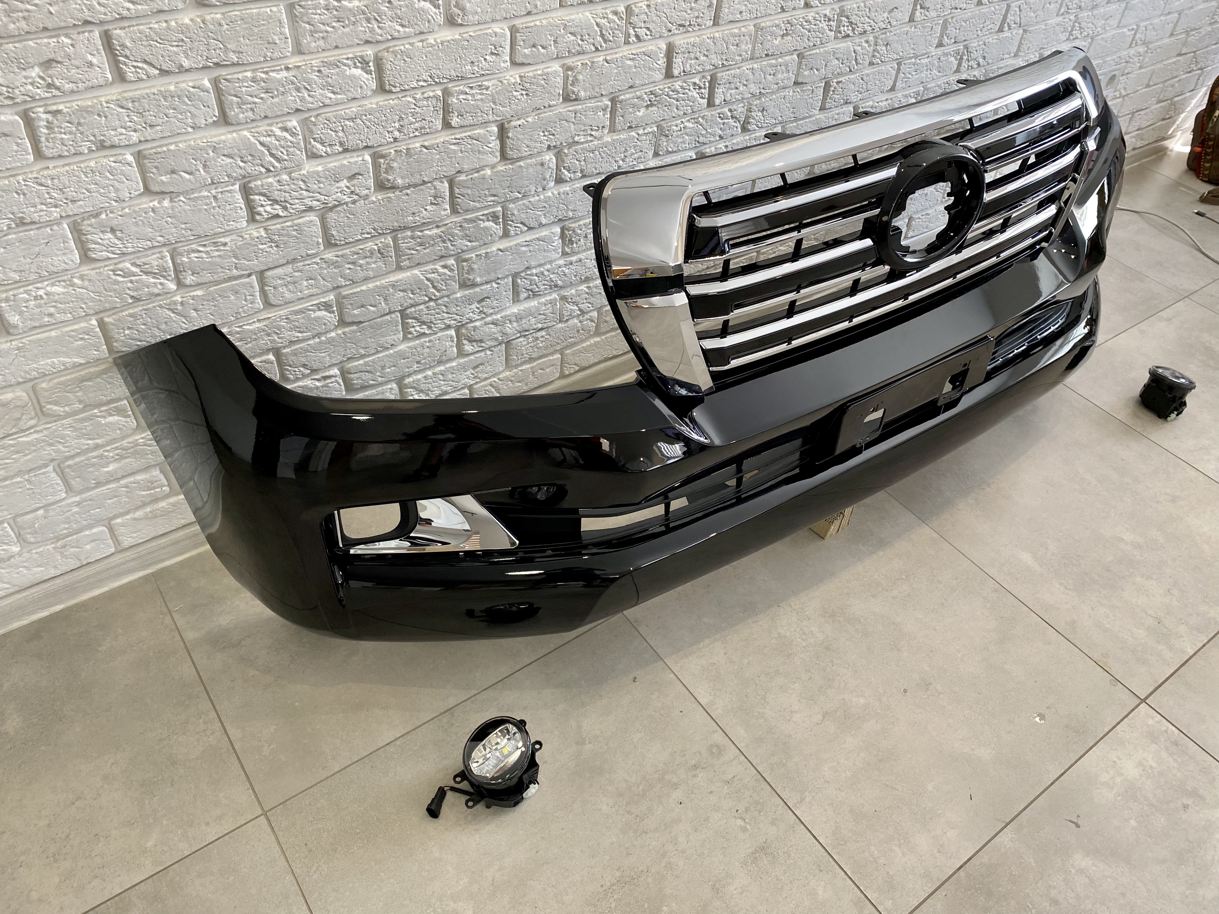 Бампер у зборі Toyota Land Cruiser 200 2007-2015 у стилі рестайлінг 2016+ колір чорний 202 3