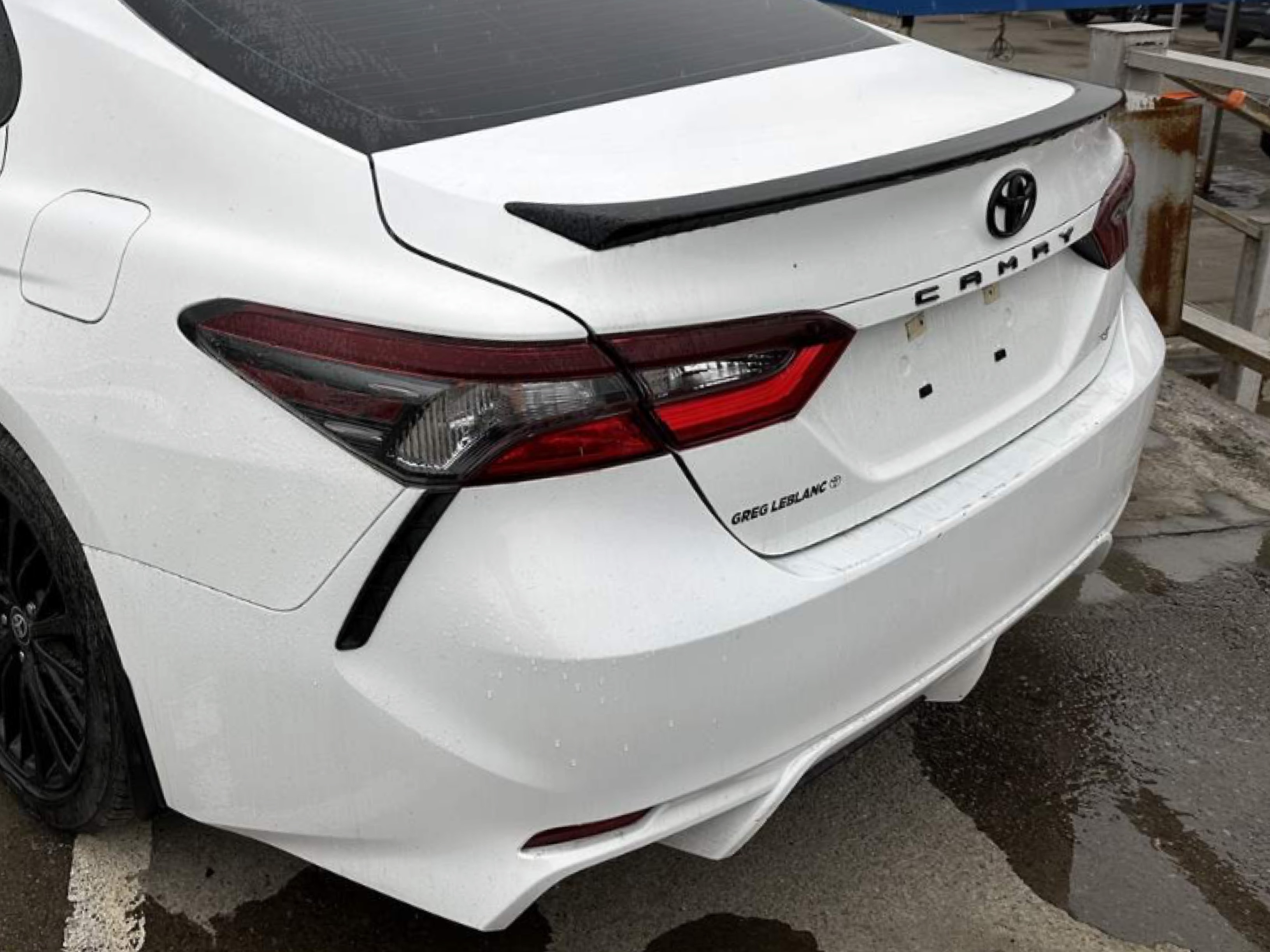 Спойлер лип багажника SE Toyota Camry 70 2018 - ABS пластик, колір чорний глянець 3
