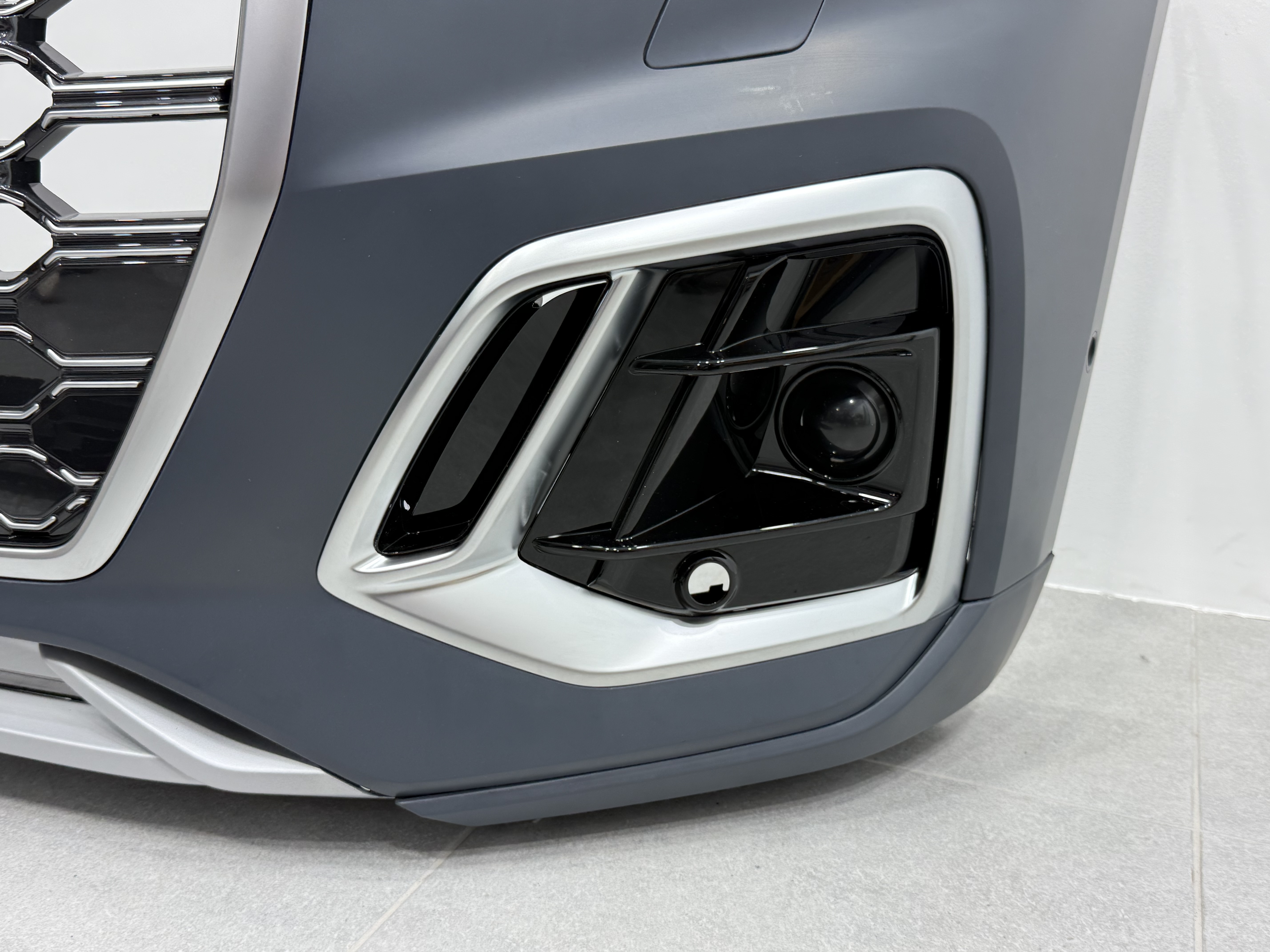Бампер передній у зборі S-Line CHROME для Audi Q5 2021-2024 5