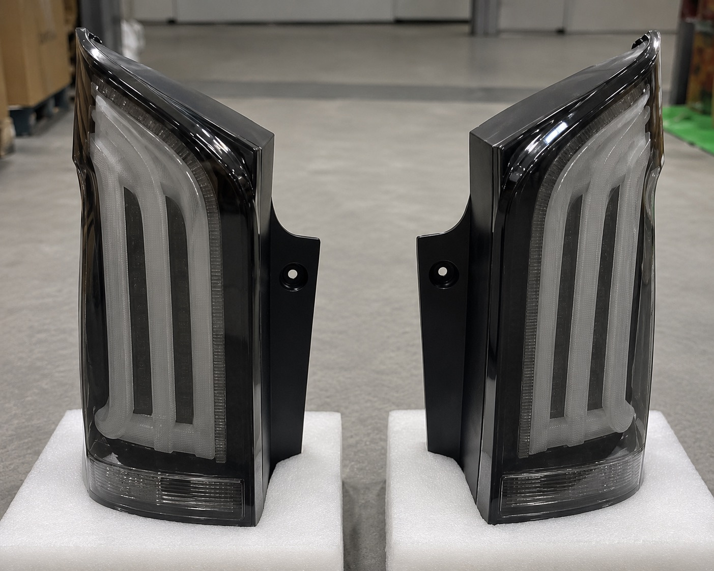Задні ліхтарі OEM 2024 Black (для Vito, 2 шт) 2