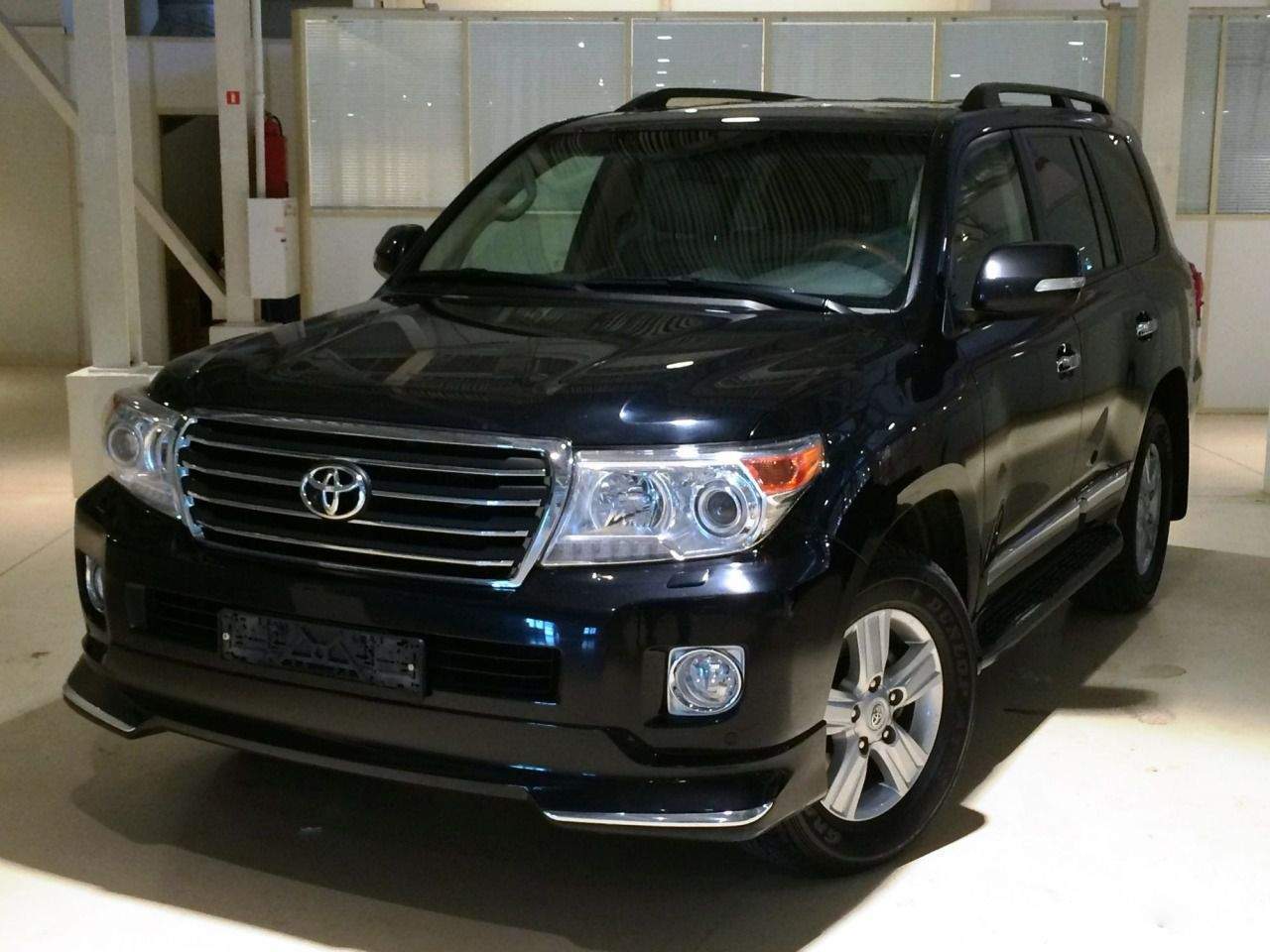 Спідниця переднього бампера Toyota Land Cruiser 200 2012-2015 у чорному кольорі 2