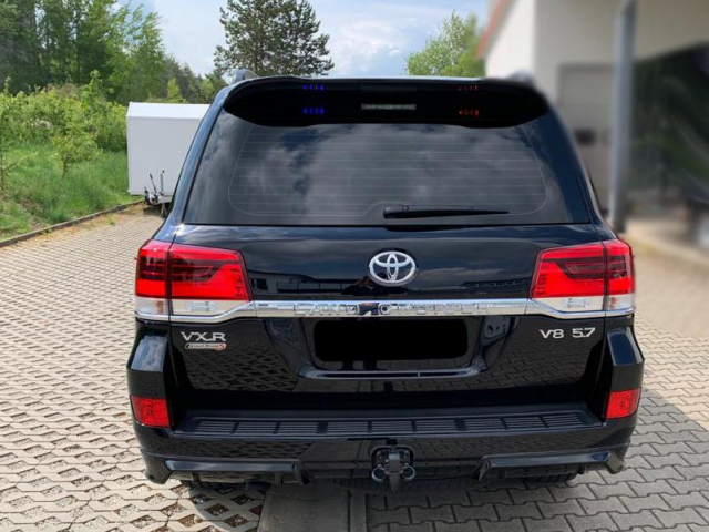 Обвіс кути заднього бампера TRD Toyota Land Cruiser 200 2016-2022 колір чорний 2