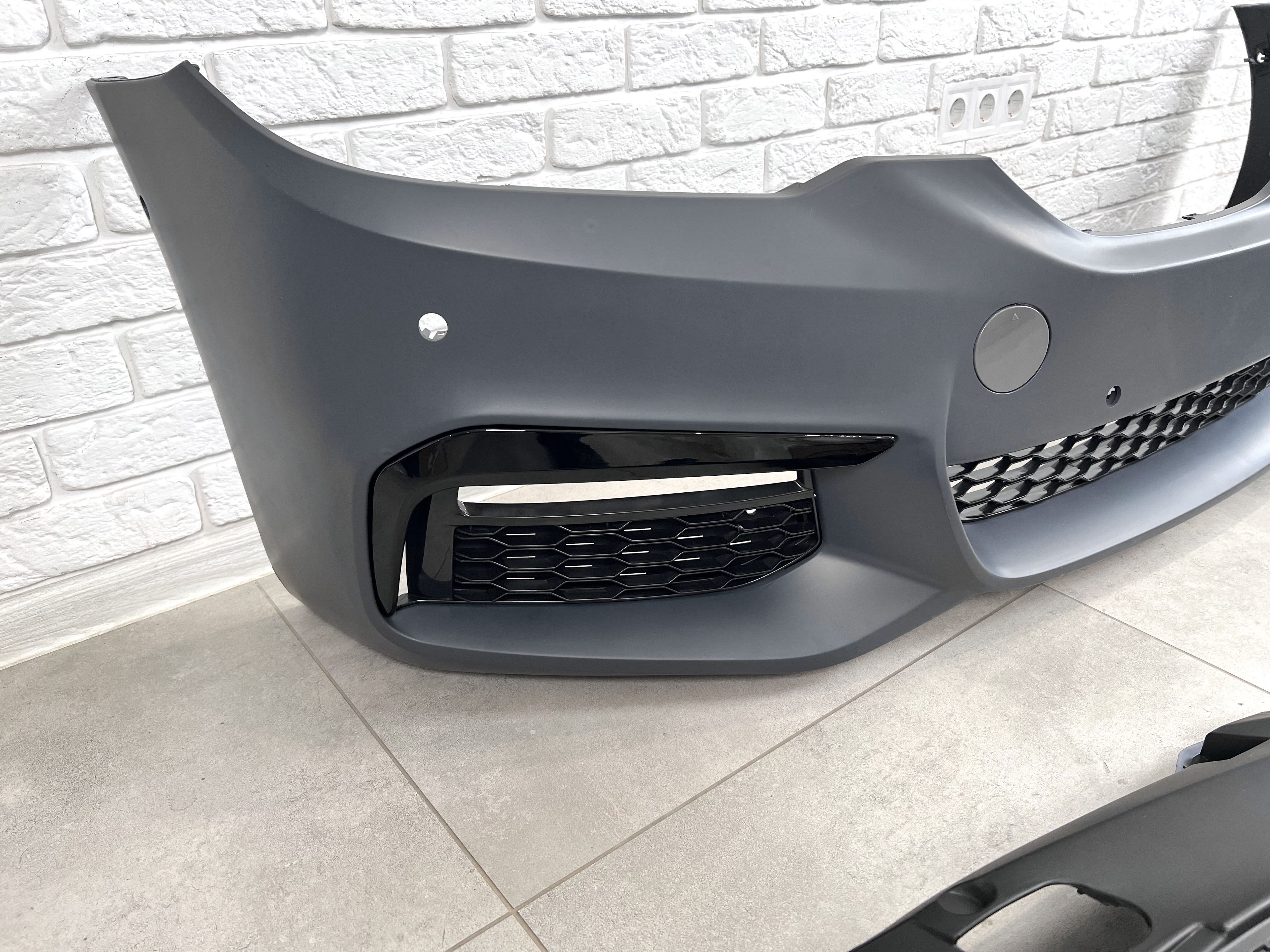 Передній бампер M Paket BMW 5 Series G30 G31 2017-2020 5