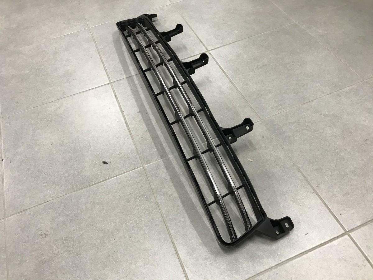 Решітка бампера (не F-Sport) Lexus LX 570 2012-2015 3