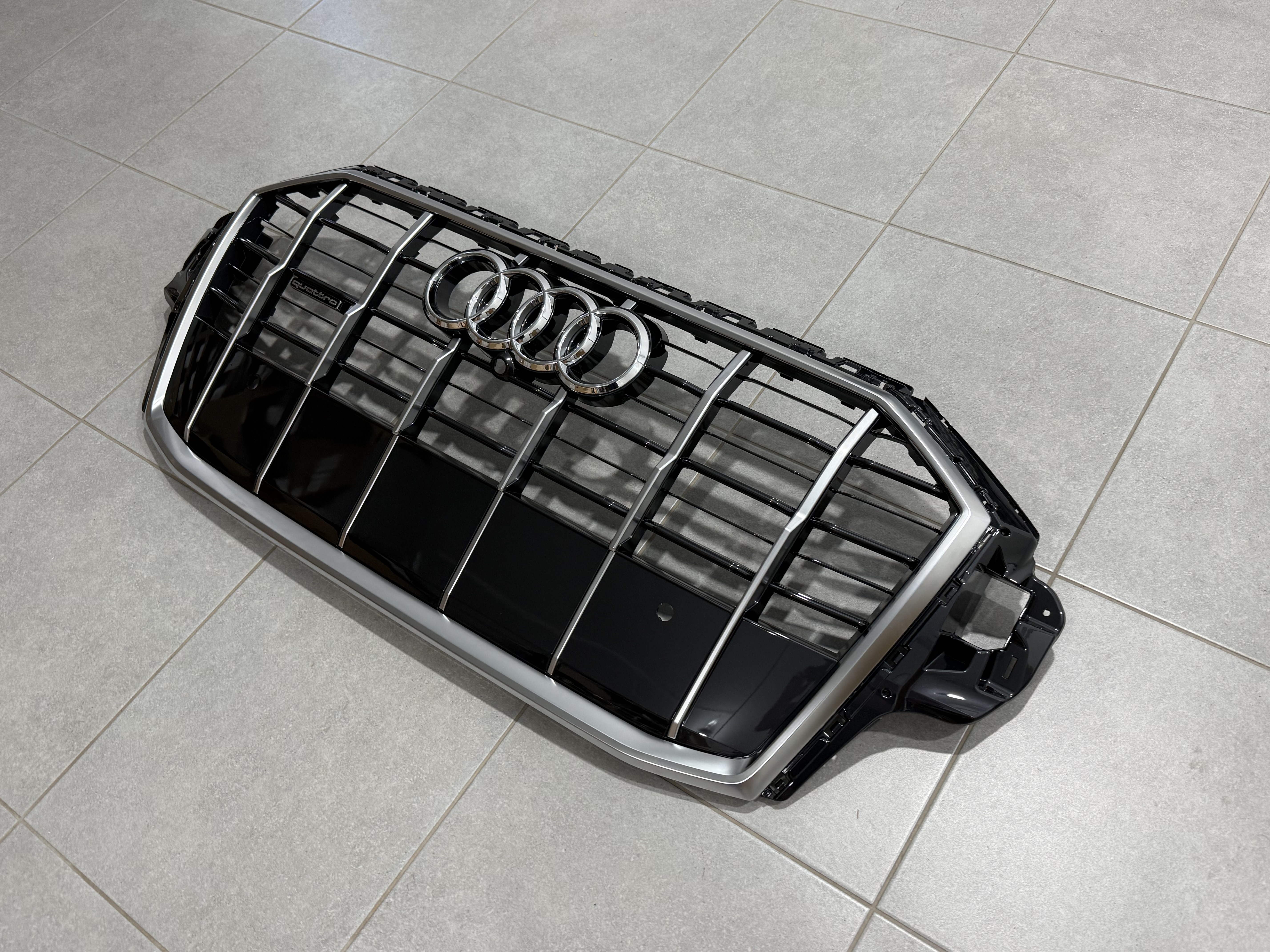 Решітка радіатора Audi Q7 2020-2024 4MO853651AHRN4 3