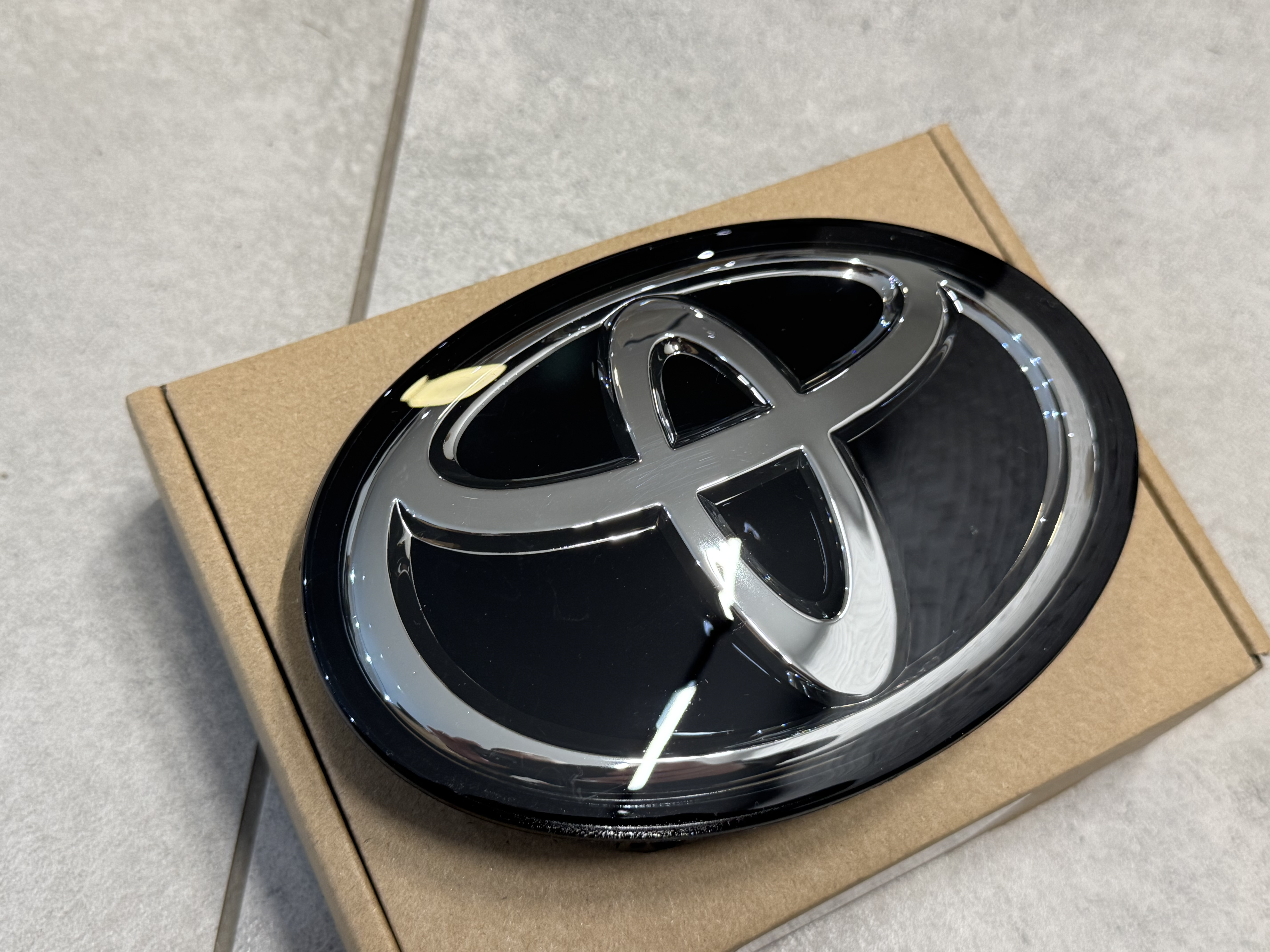 Емблема TOYOTA чорна ПІД ДИСТРОННИК 5314133130 3