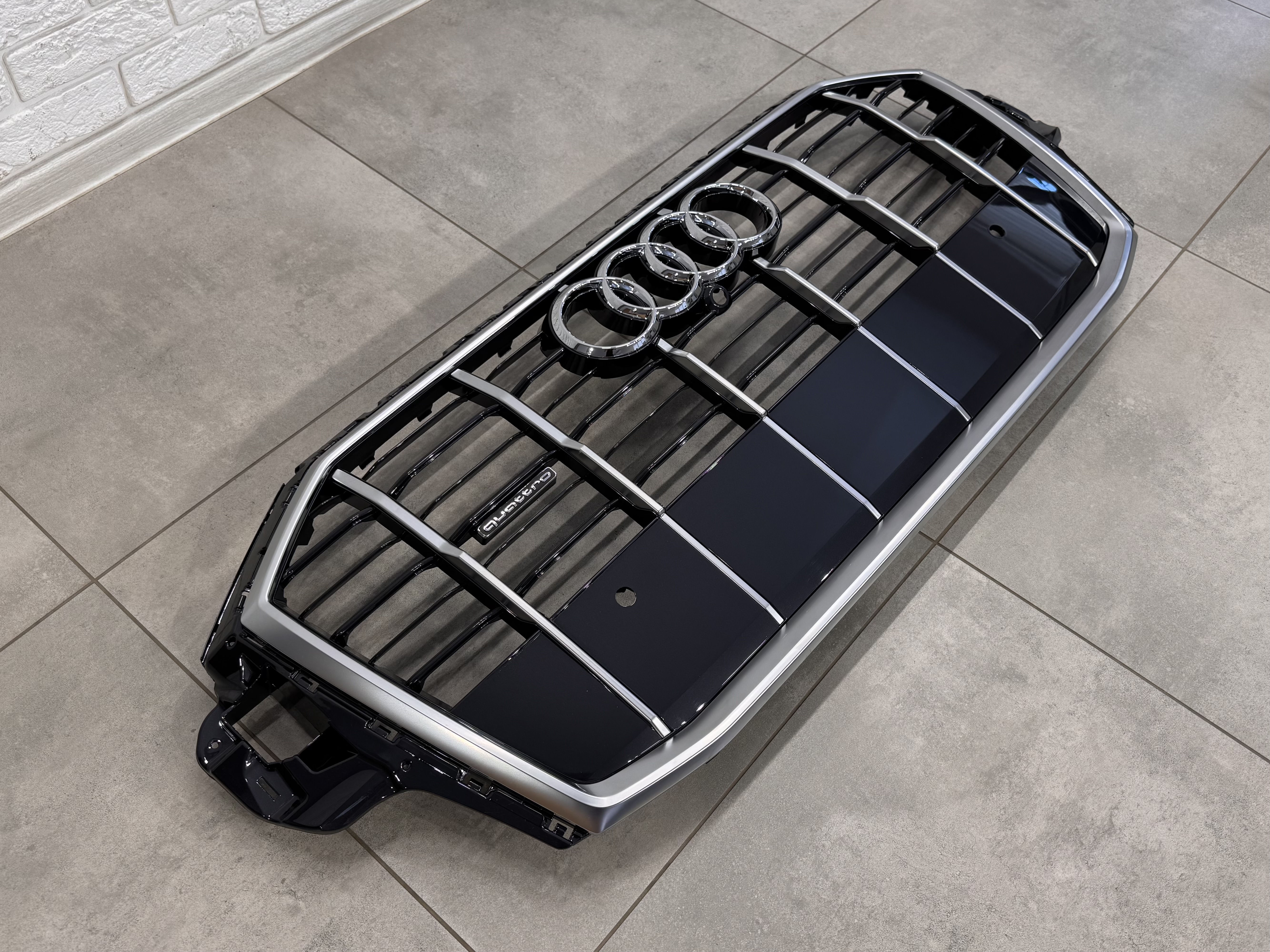 Решітка радіатора Audi Q7 4M 2020-2024 темно-сіра 4M0 853651 AH RN4 4