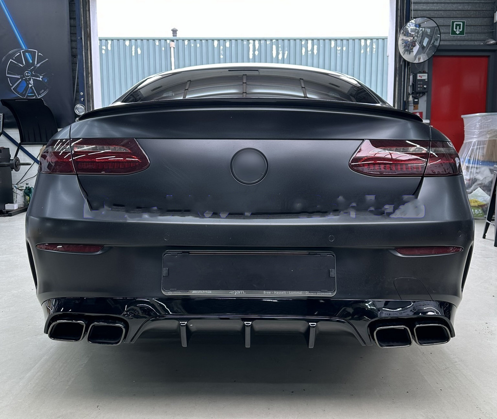 Задній дифузор Black з насадками Black (Дизайн AMG63)