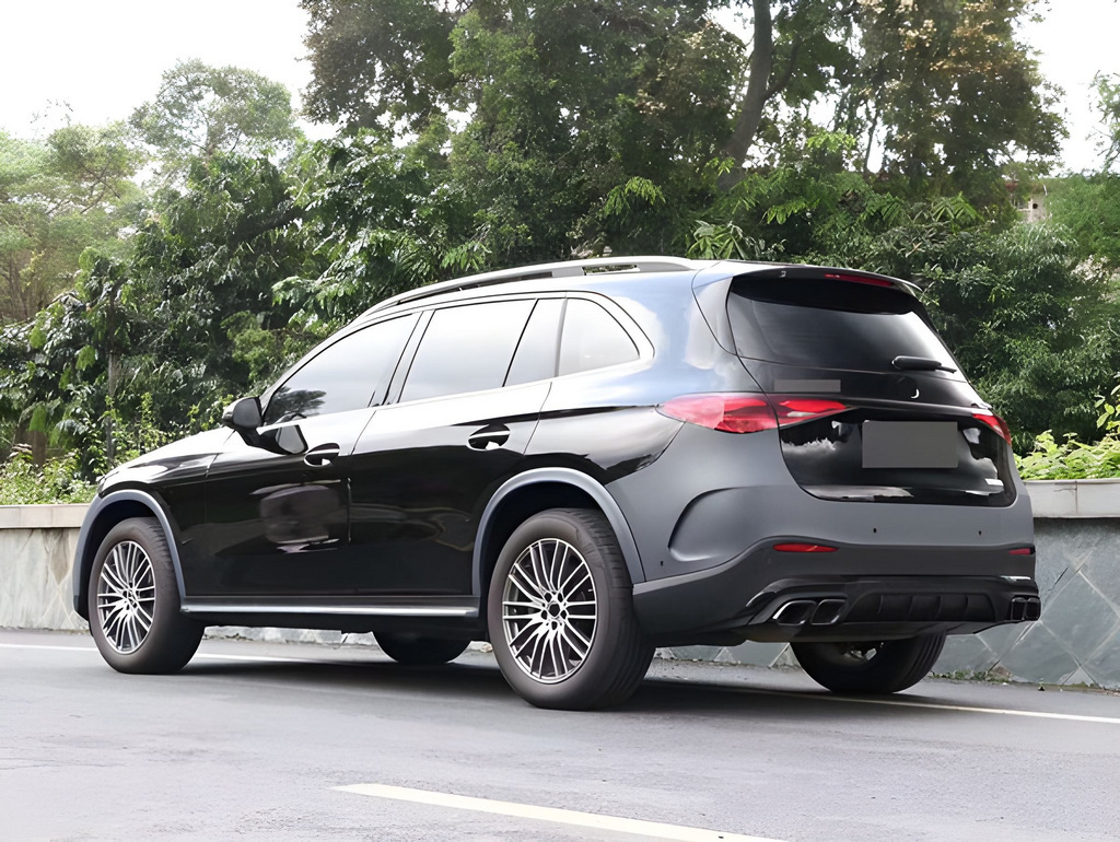 Задній бампер в зібраному вигляді GLC63 AMG 2
