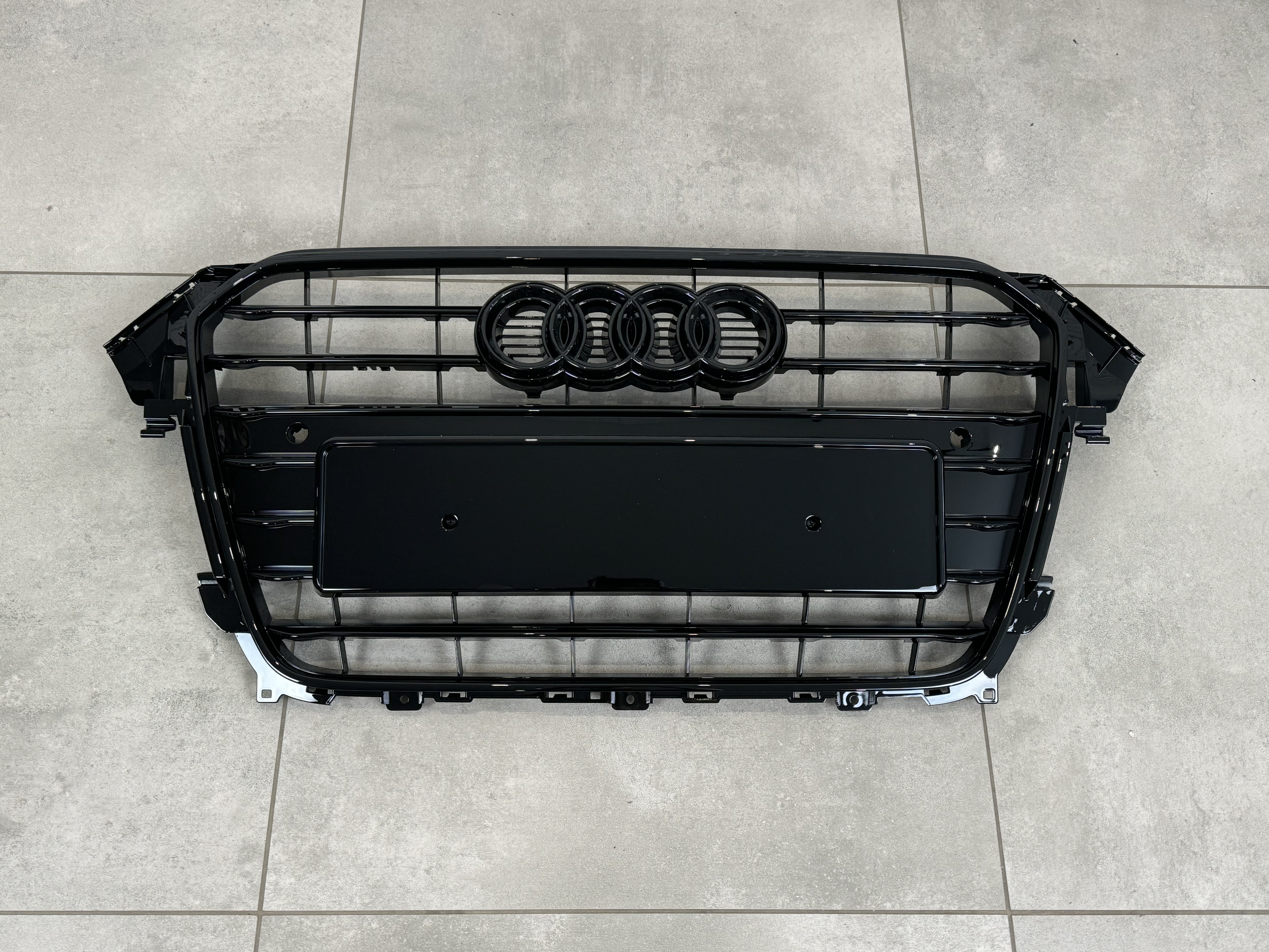 Решітка радіатора Audi A4 B8 2012-2015 чорна 2