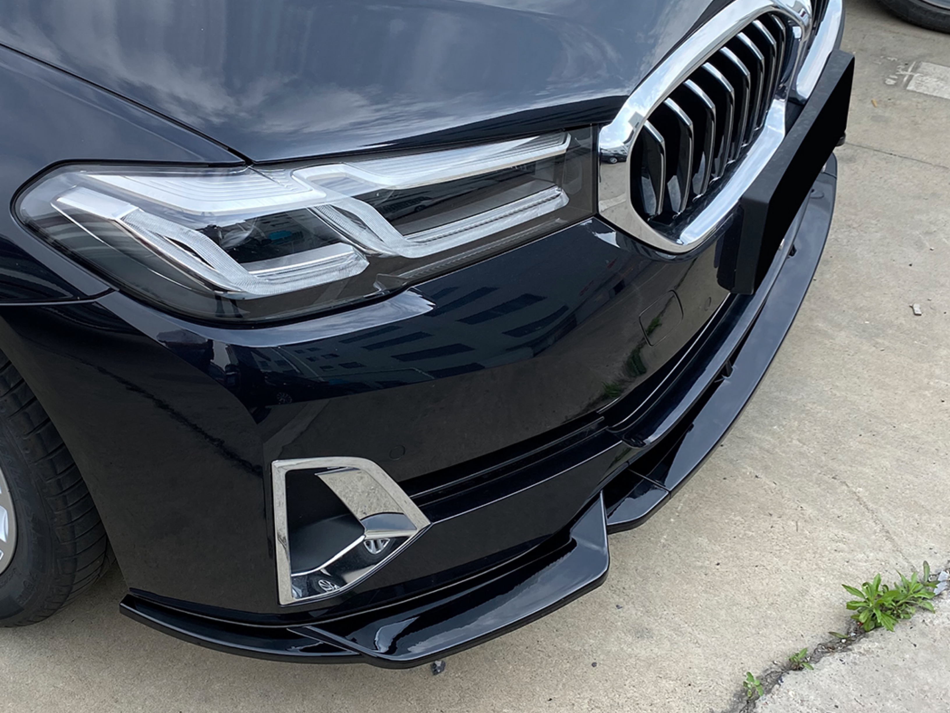 Спідниця накладка переднього бампера BMW 5 series G30 G31 LCI 2020-2023 ABS пластик, чорний глянець 2