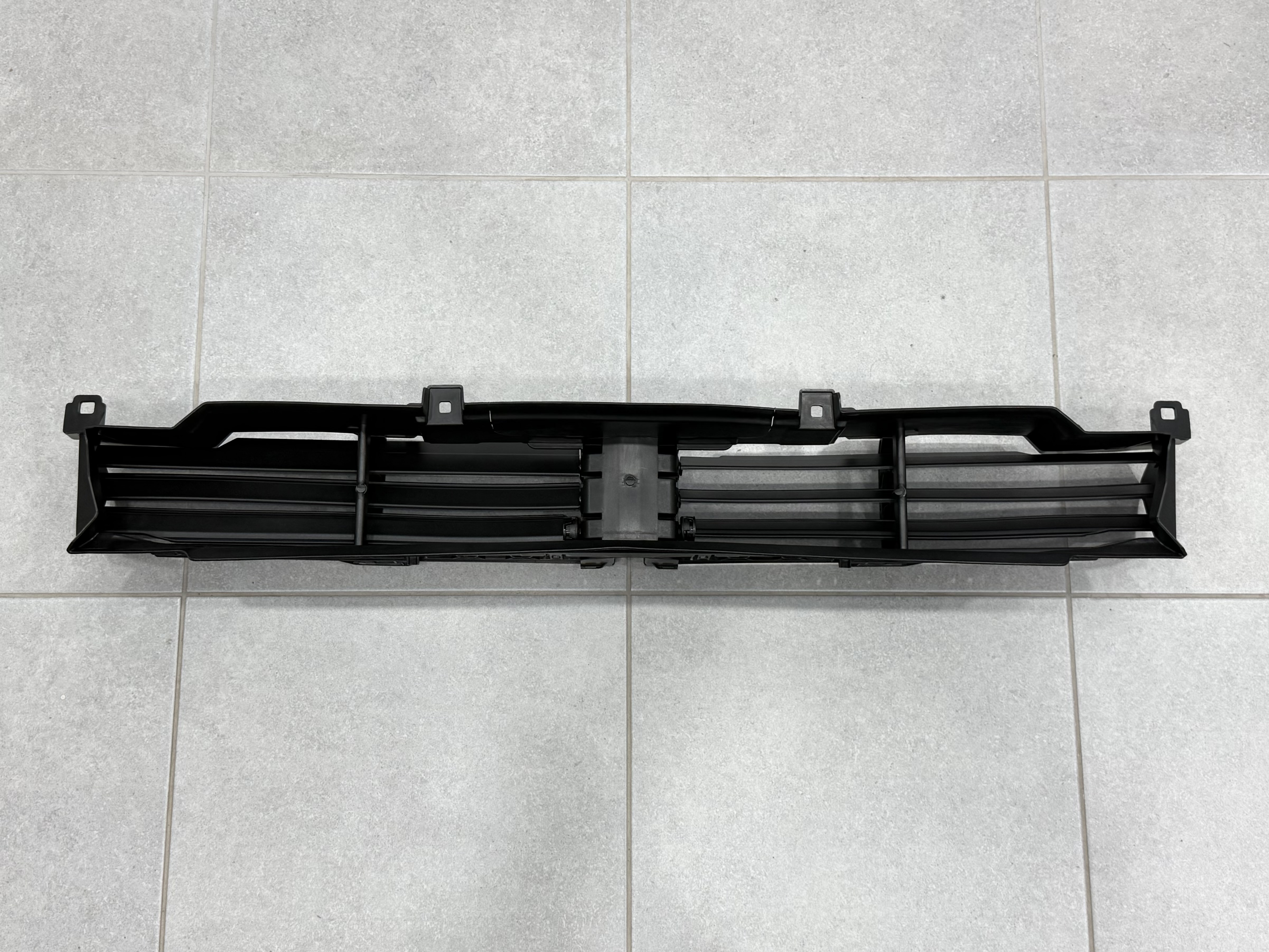 Жалюзі нижні без моторчика 51745A1ACE2 BMW X3 G01 / X4 G02 LCI 2022-2024 2