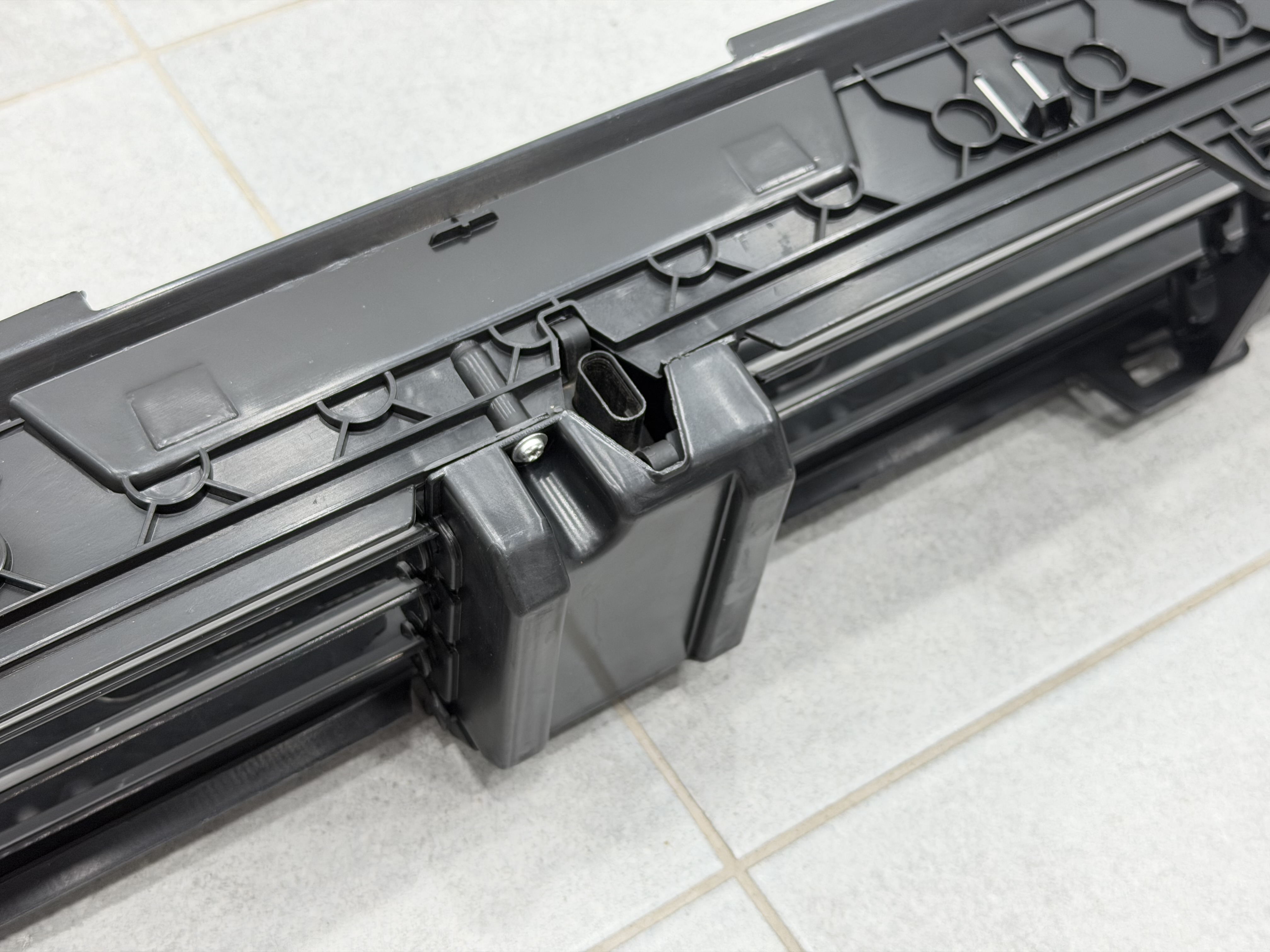 Жалюзі нижні з моторчиком 51137497231 BMW X3 G01 / X4 G02 2018-2021 3