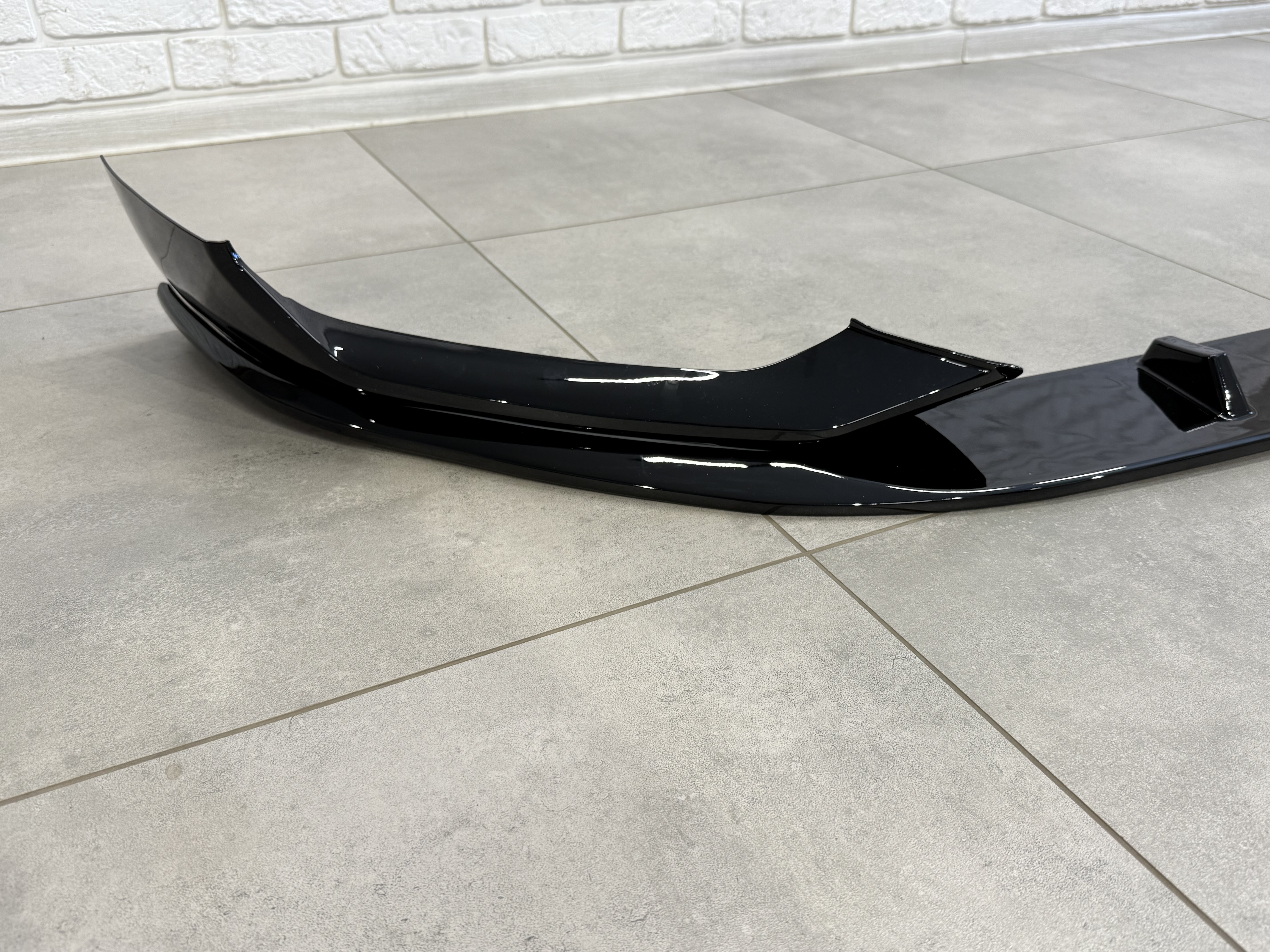 Накладка переднього бампера M Performance BMW 5 series G30 G31 LCI 2020-2023, чорний глянець 3