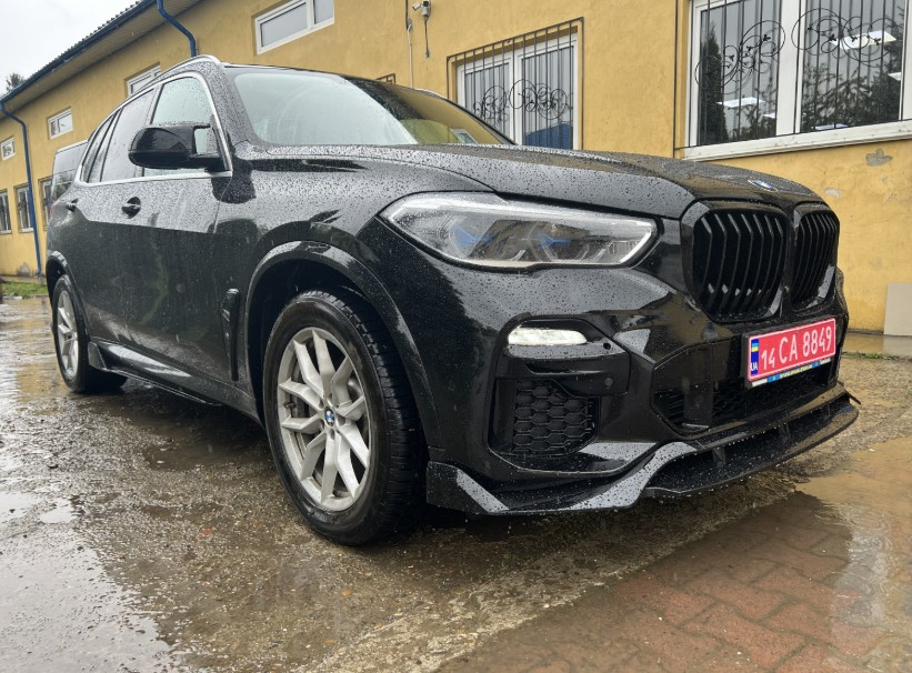 Губа (переднього бампера) Чорний глянець на BMW X5 G05 2018-2022 року 4