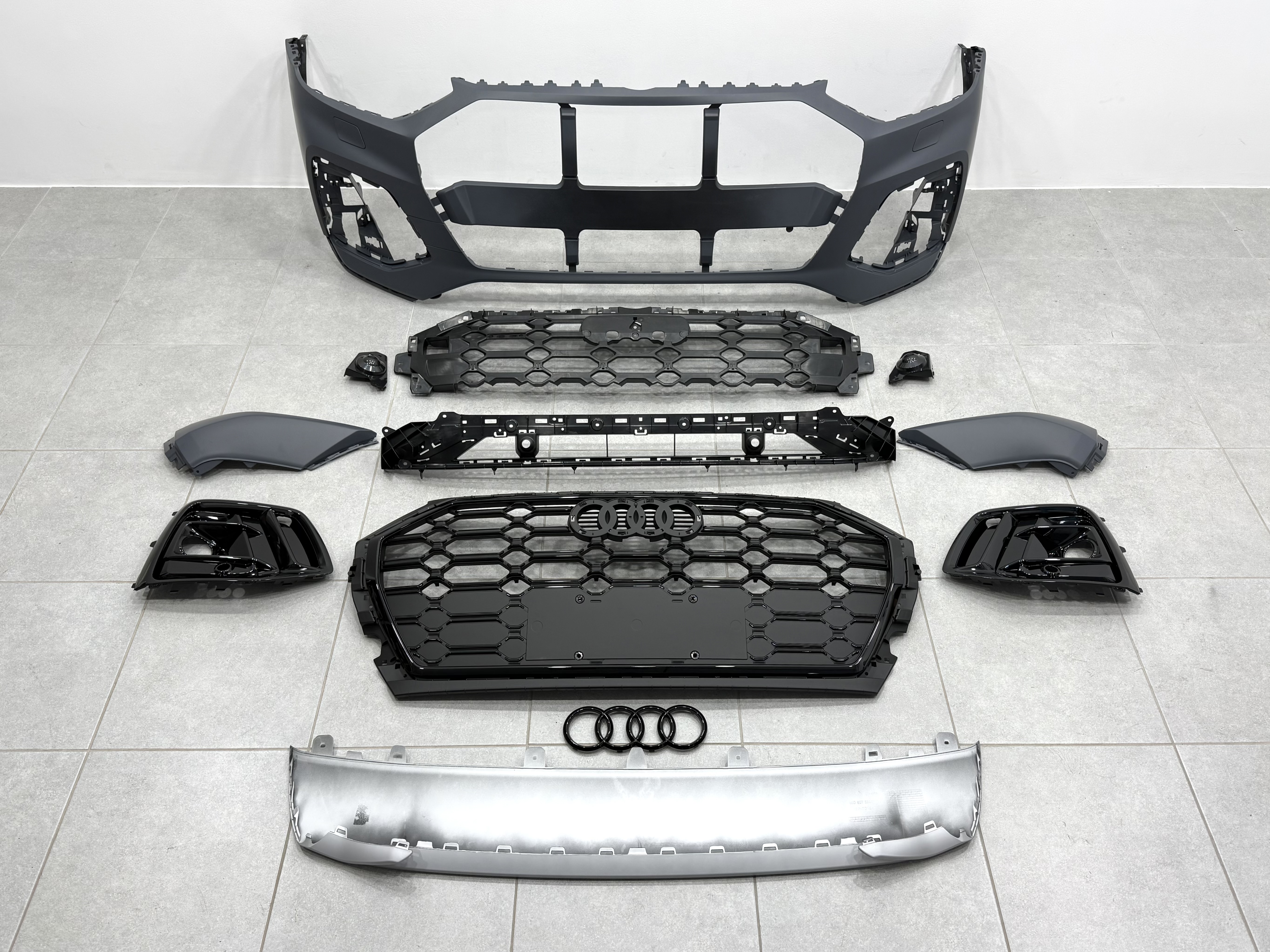 Бампер передній у зборі S-Line BLACK для Audi Q5 2021-2024 2