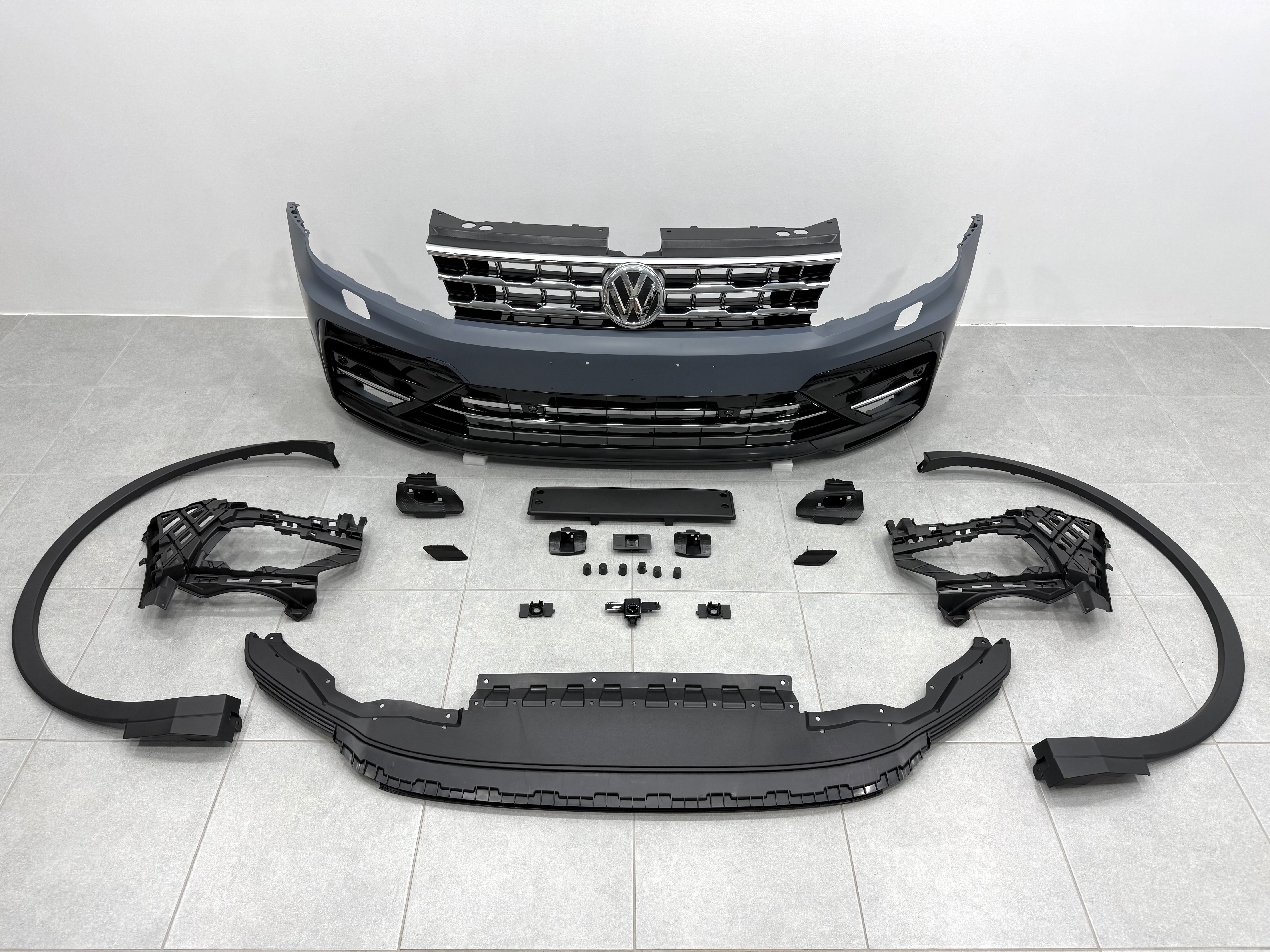 Передній бампер у зборі з арками R-Line Volkswagen Tiguan 2017-2021 4