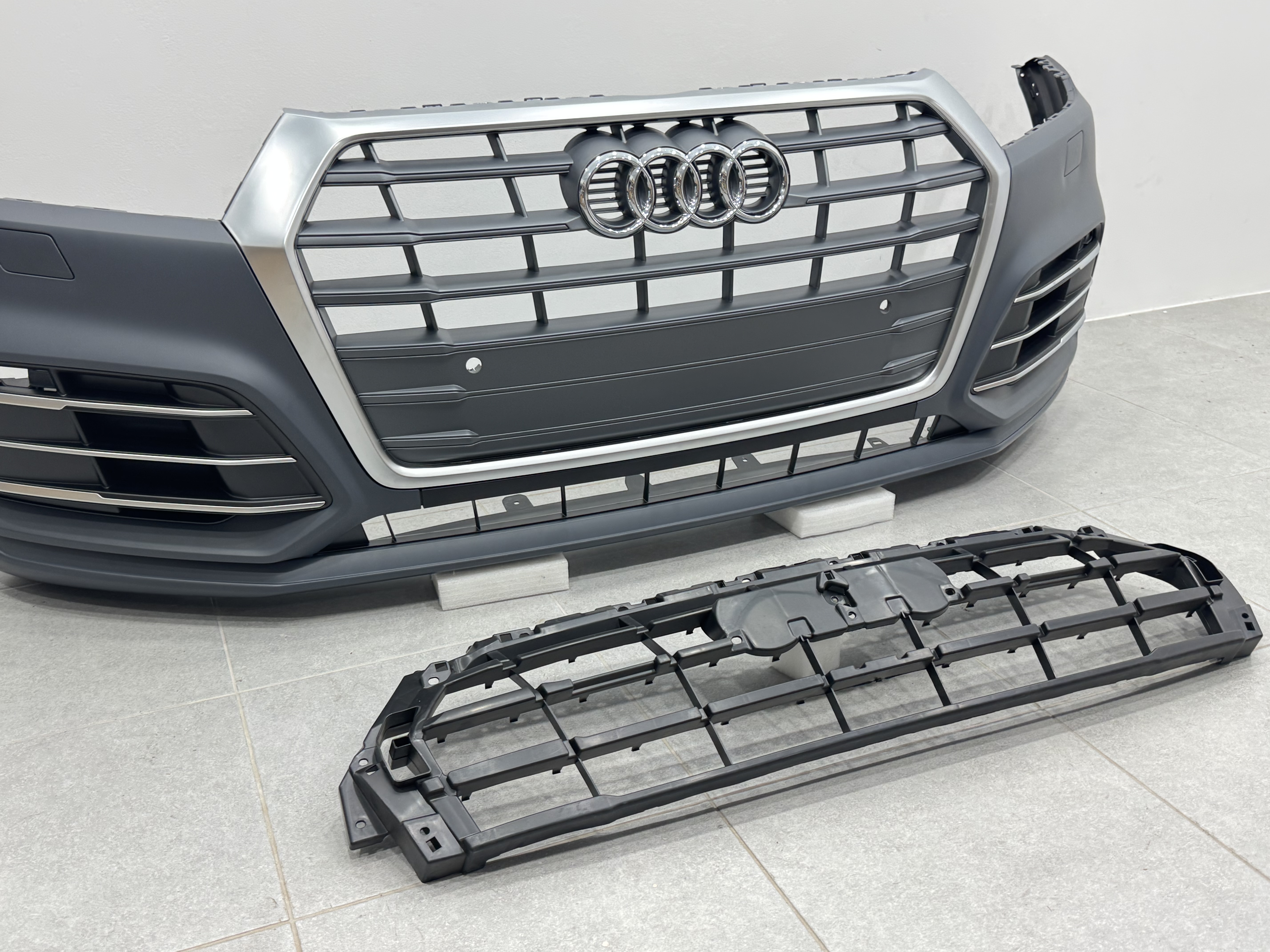 Бампер передній у зборі S-Line для Audi Q5 2017-2020 5