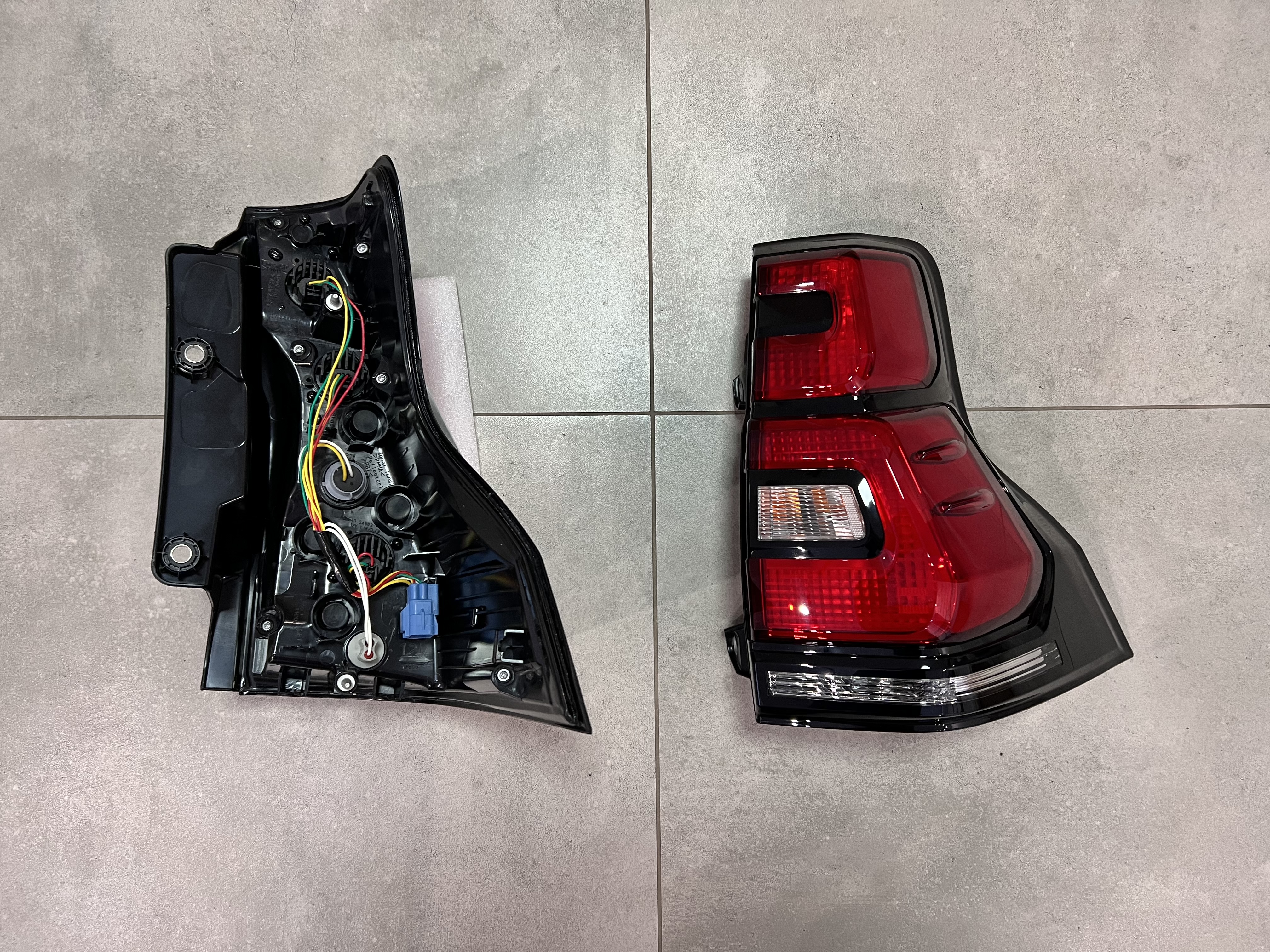 Задні ліхтарі OEM Toyota Land Cruiser Prado 150 2017-2023 5