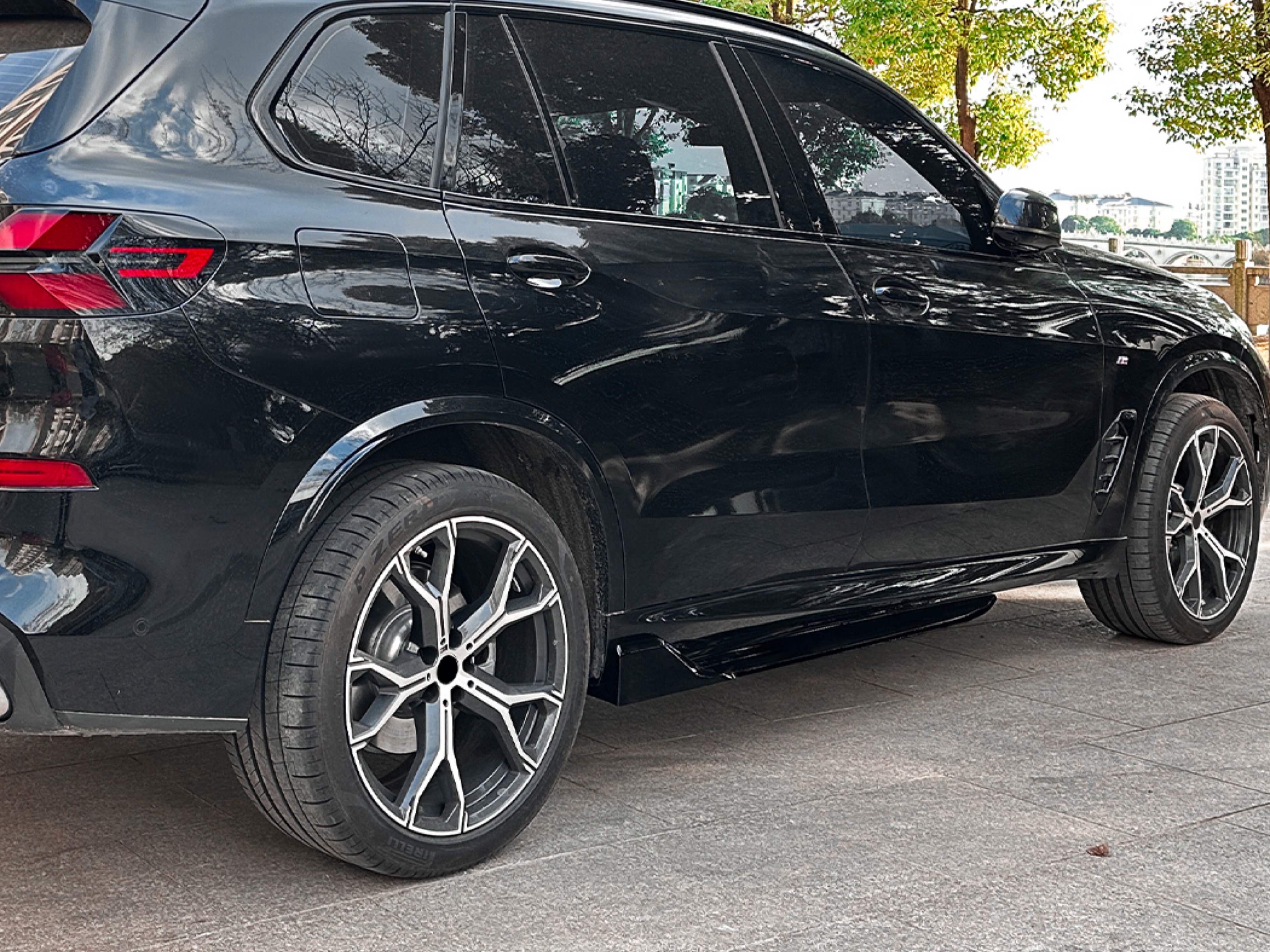 Леза під пороги M-Perfomance BMW X5 G05 F95 2018 - 2шт. ABS пластик, колір чорний глянець 2
