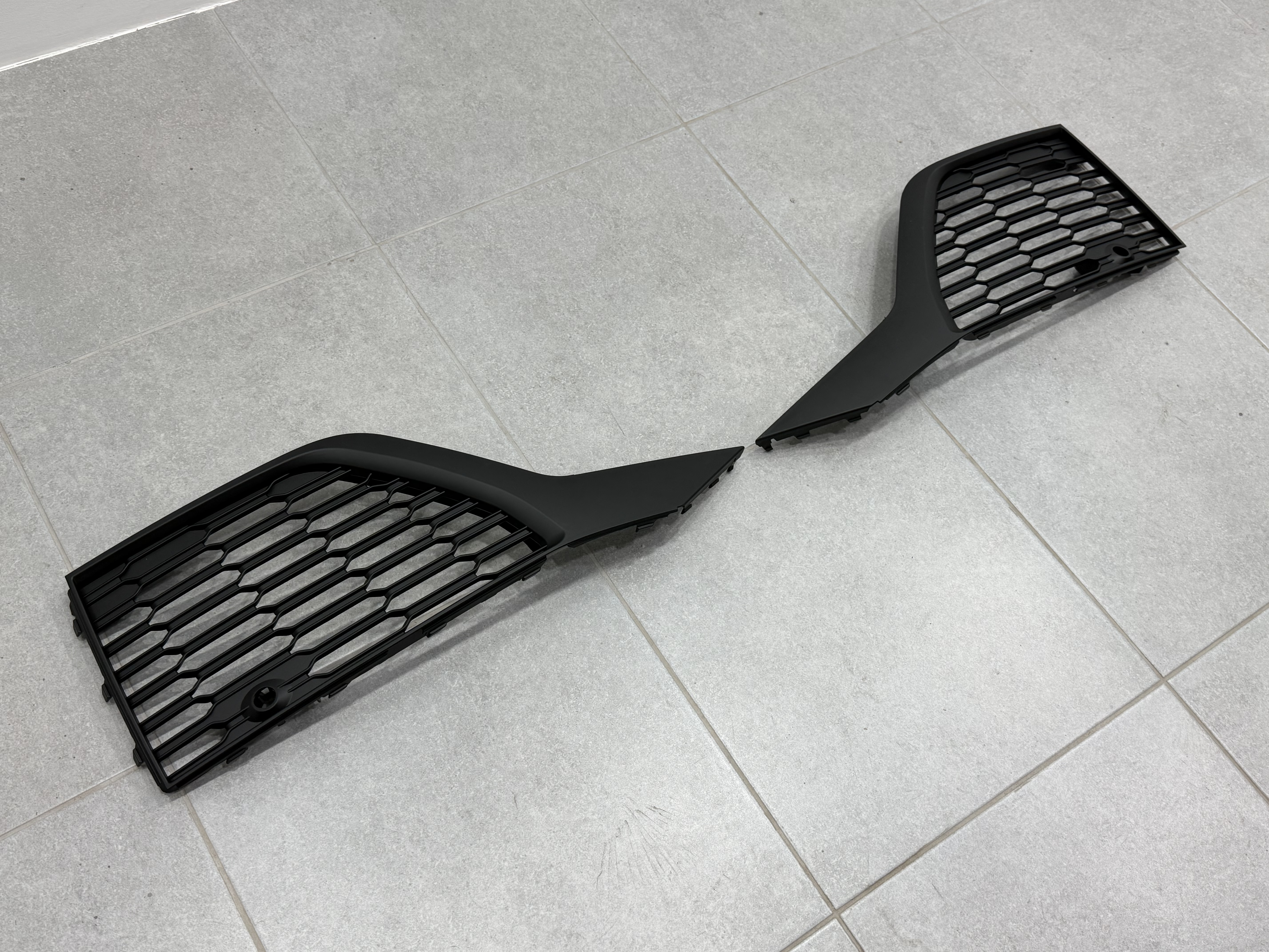 Решітки бампера S-Line BLACK для Audi Q7 2020-2024 2шт, ліва 4M0 890 681 B / права 4M0 890 682 B 5