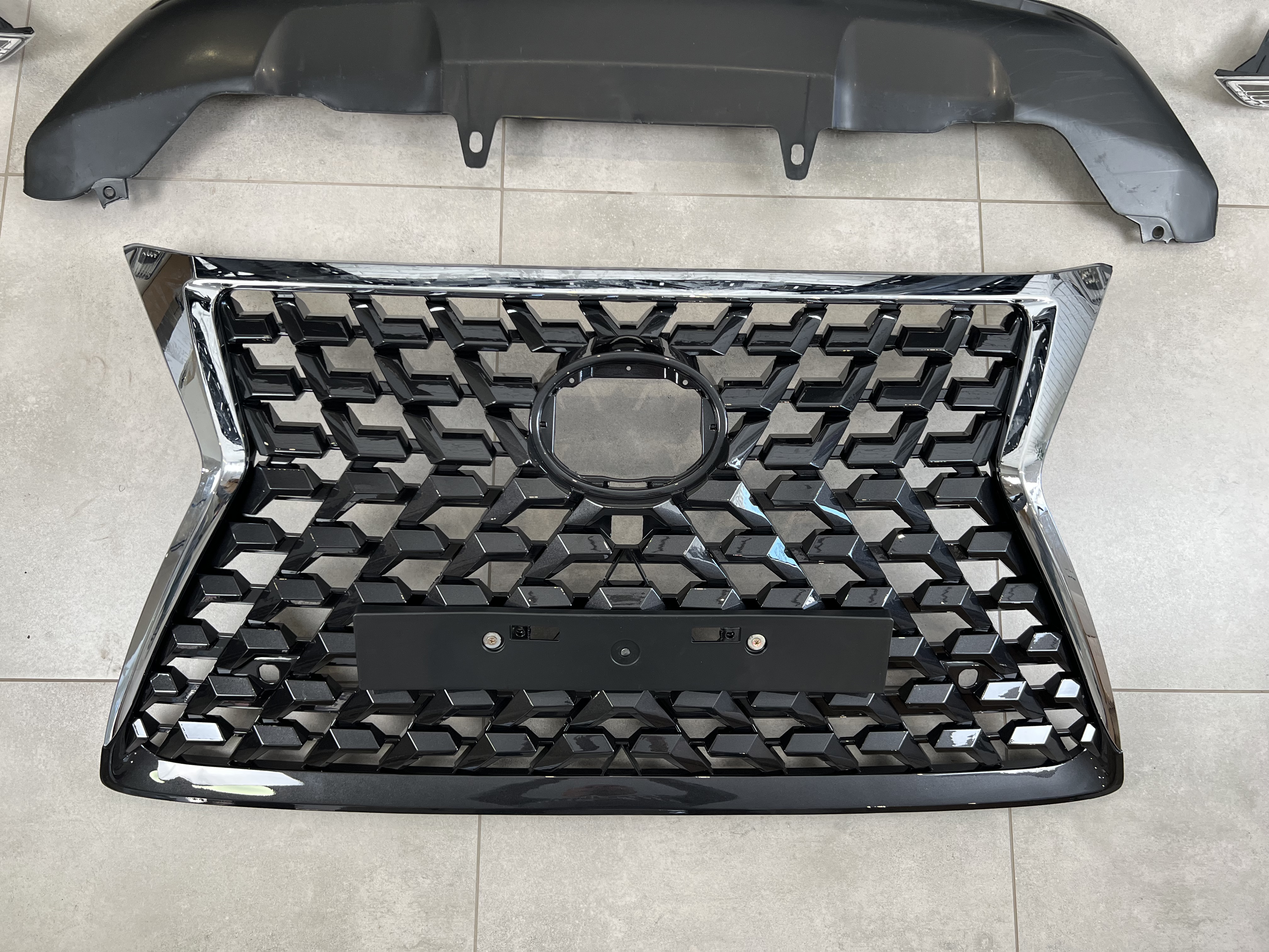 Бампер передній у зборі з решіткою рестайлінг 2020+ Lexus GX460 2014-2023 3