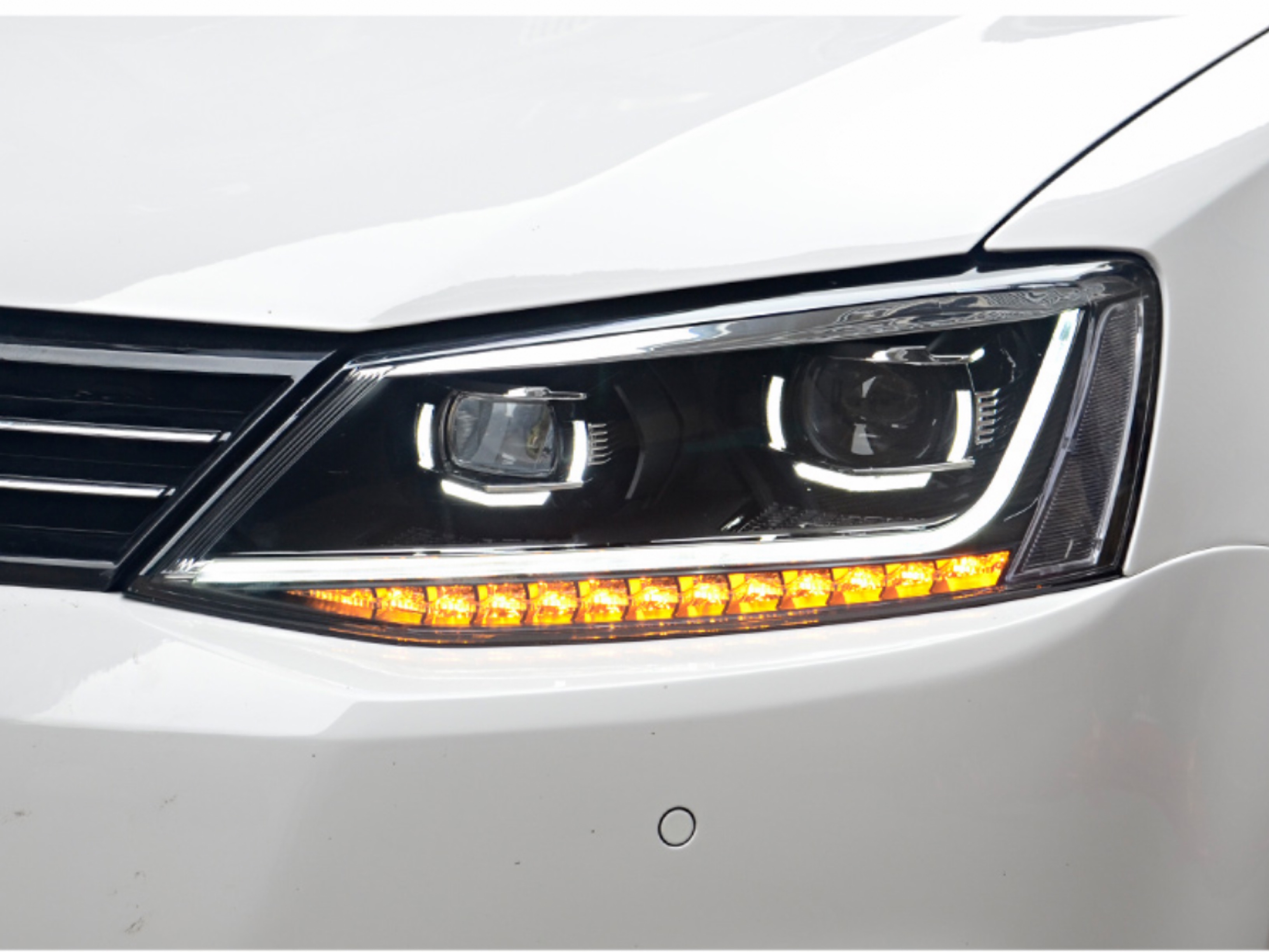 Фари Volkswagen Jetta 2010-2017 у стилі Passat B8 6