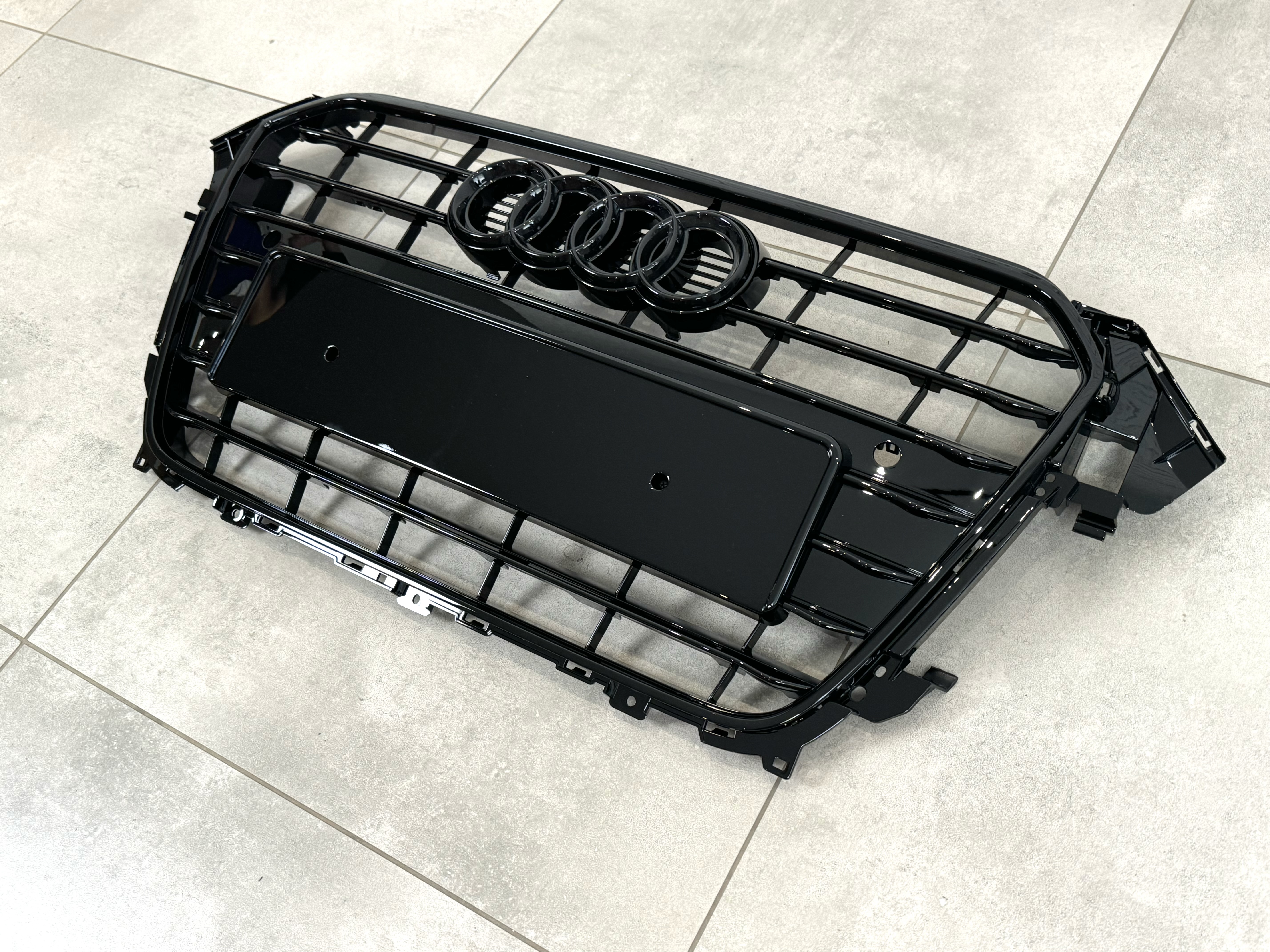 Решітка радіатора Audi A4 B8 2012-2015 чорна 4
