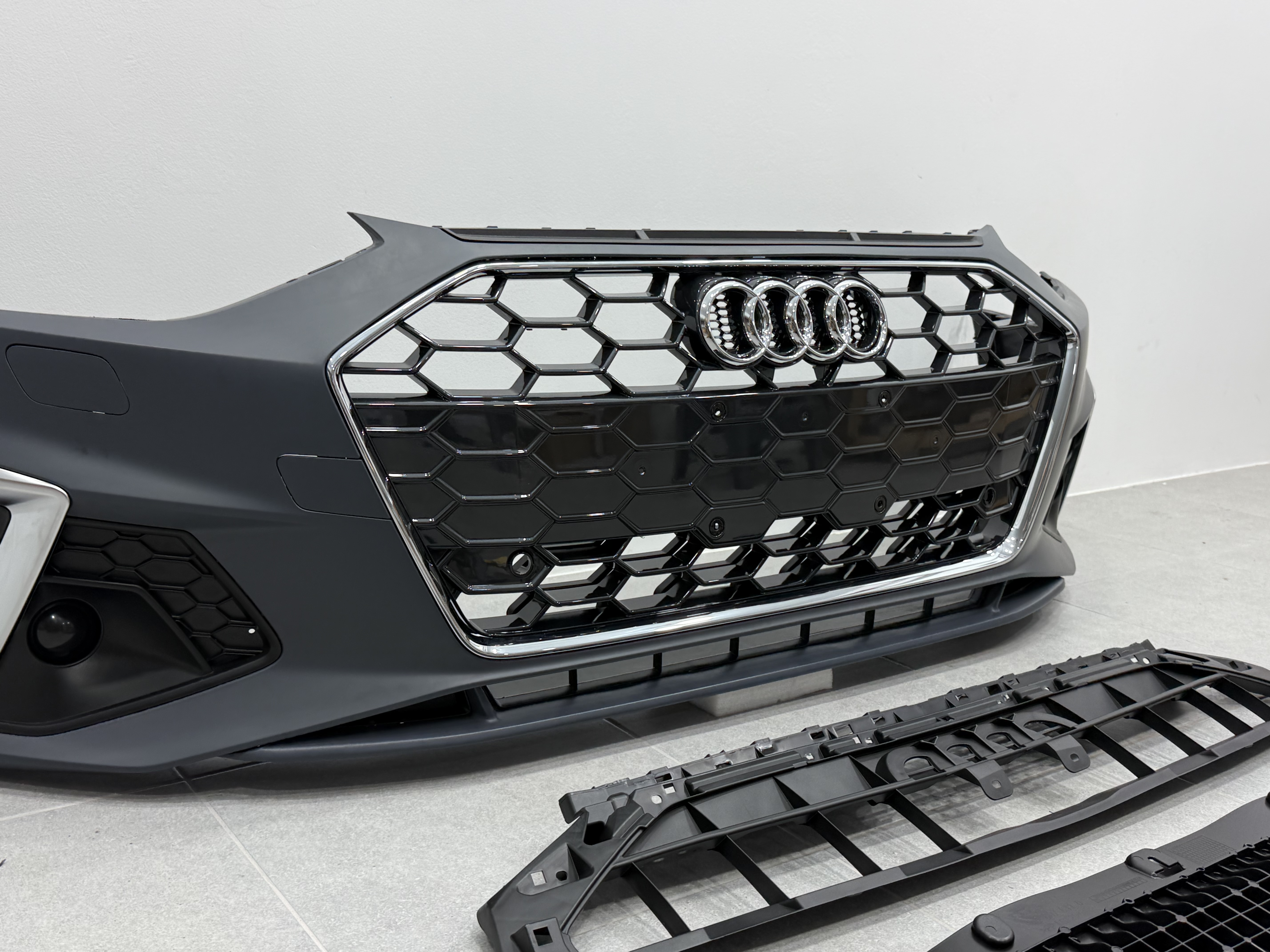 Бампер передній у зборі S-Line CHROME для Audi A4 B9 2020-2023 4