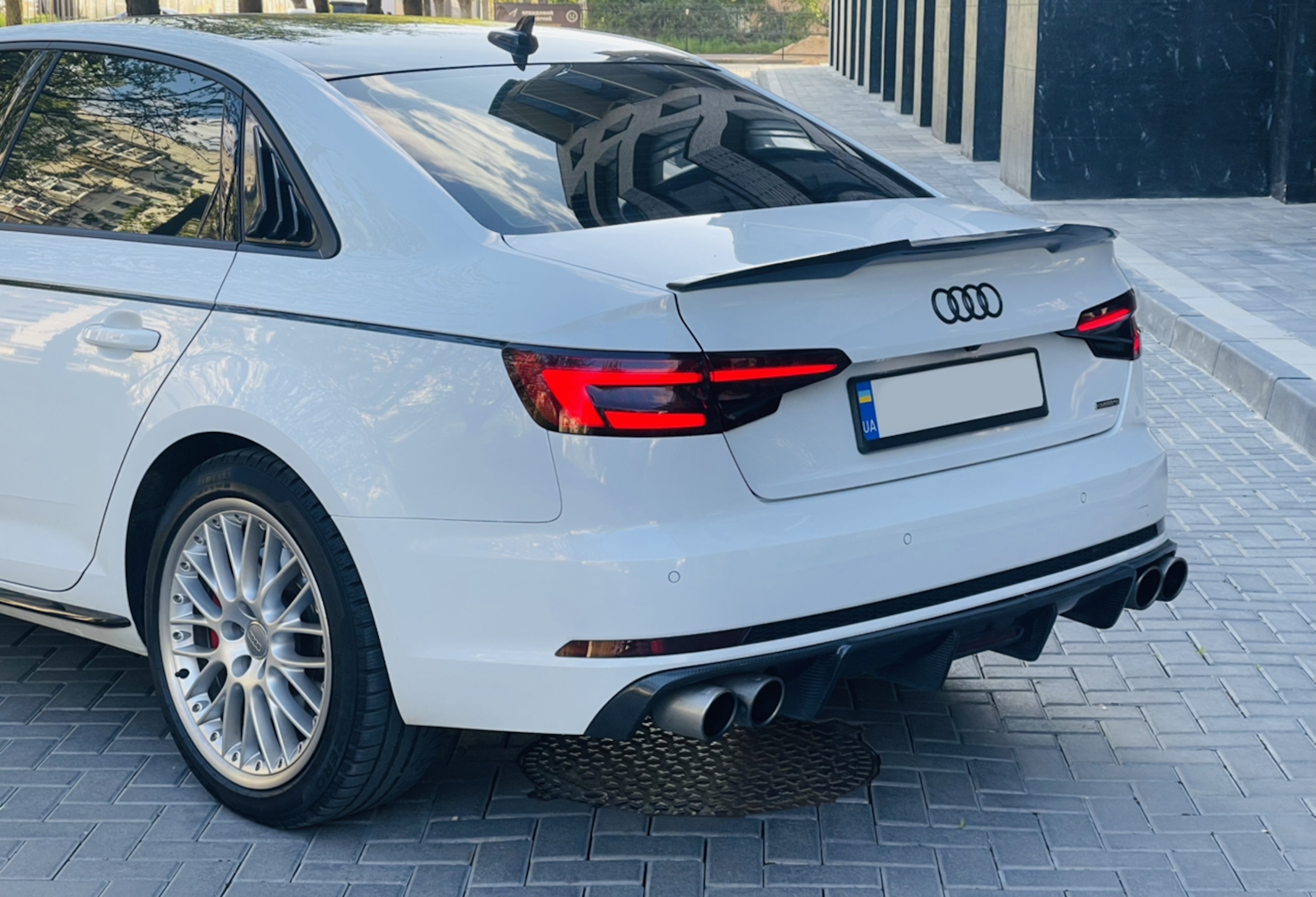Спойлер Чорний глянець V1 на Audi A4 B9 2015-2019 року 6