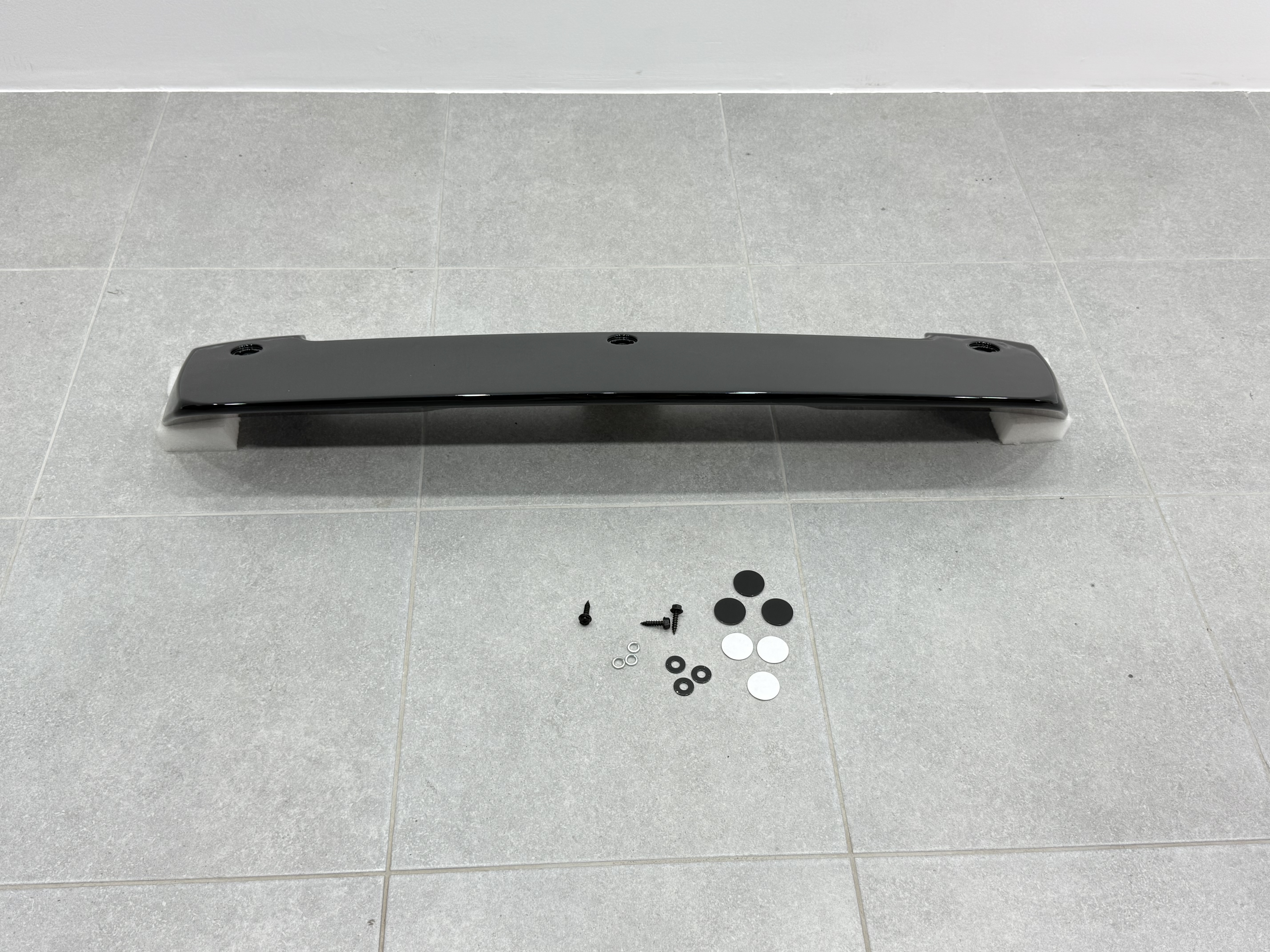 Спойлер козирок Suzuki Grand Vitara 2006-2015 ABS пластик, колір чоний глянець 2