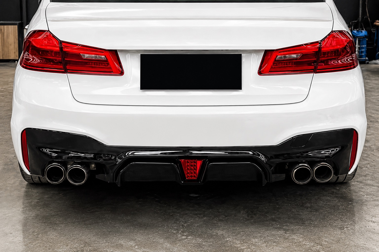 Задній дифузор (для M-Sport/M5 F90, чорний глянець)